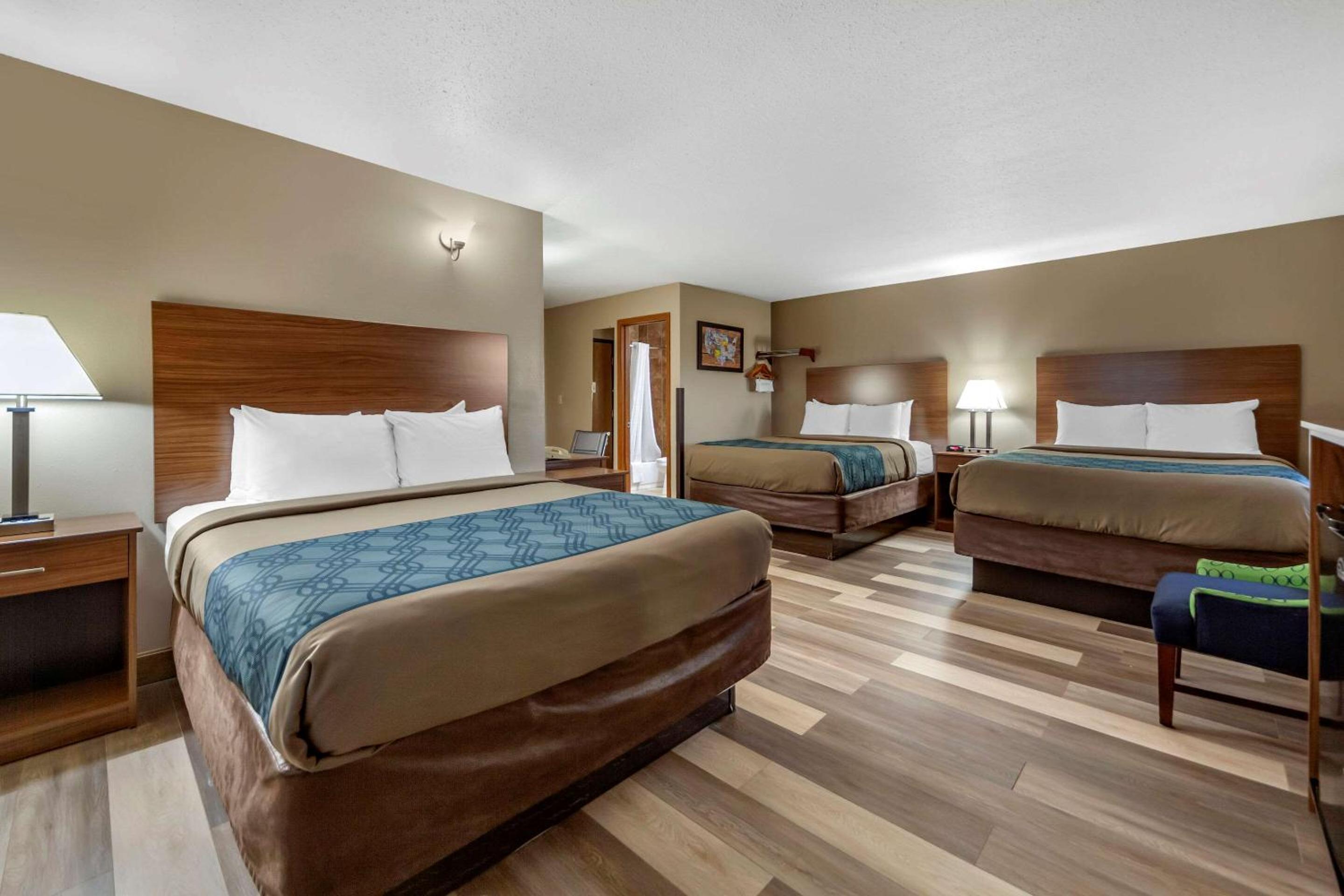 Hays Vacations - Econo Lodge Hays I-70 - Property Image 7