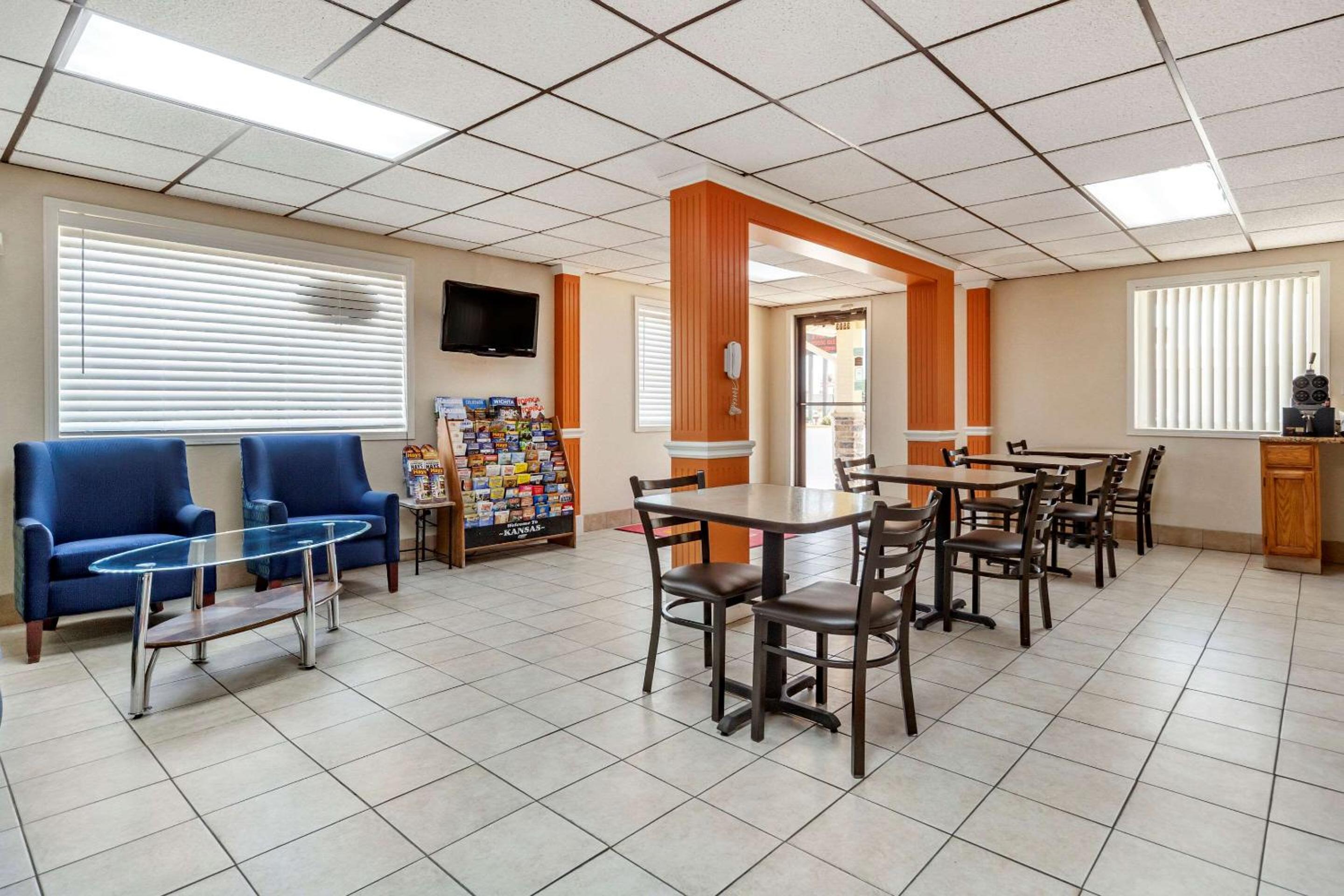 Hays Vacations - Econo Lodge Hays I-70 - Property Image 3