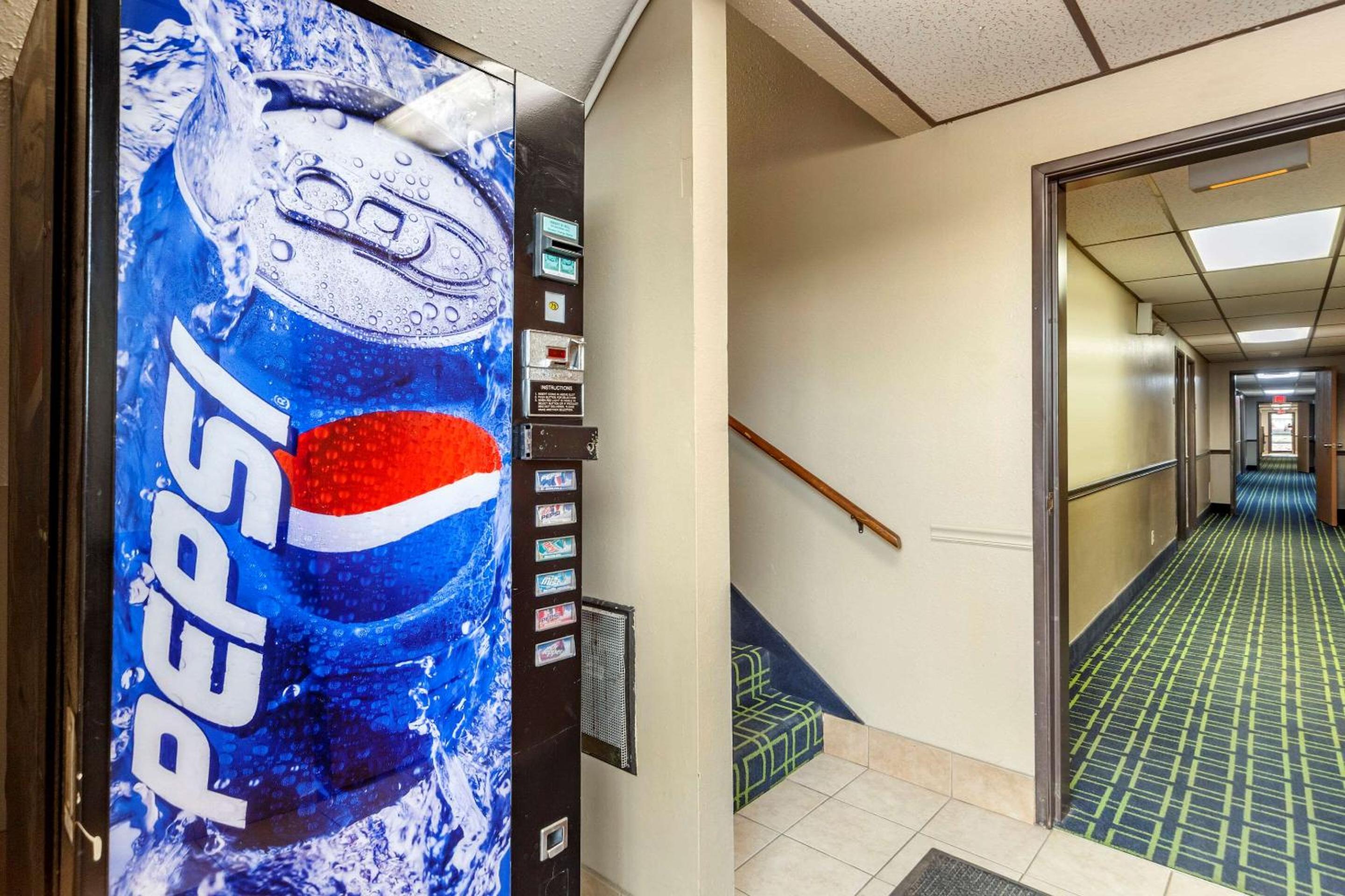 Hays Vacations - Econo Lodge Hays I-70 - Property Image 4