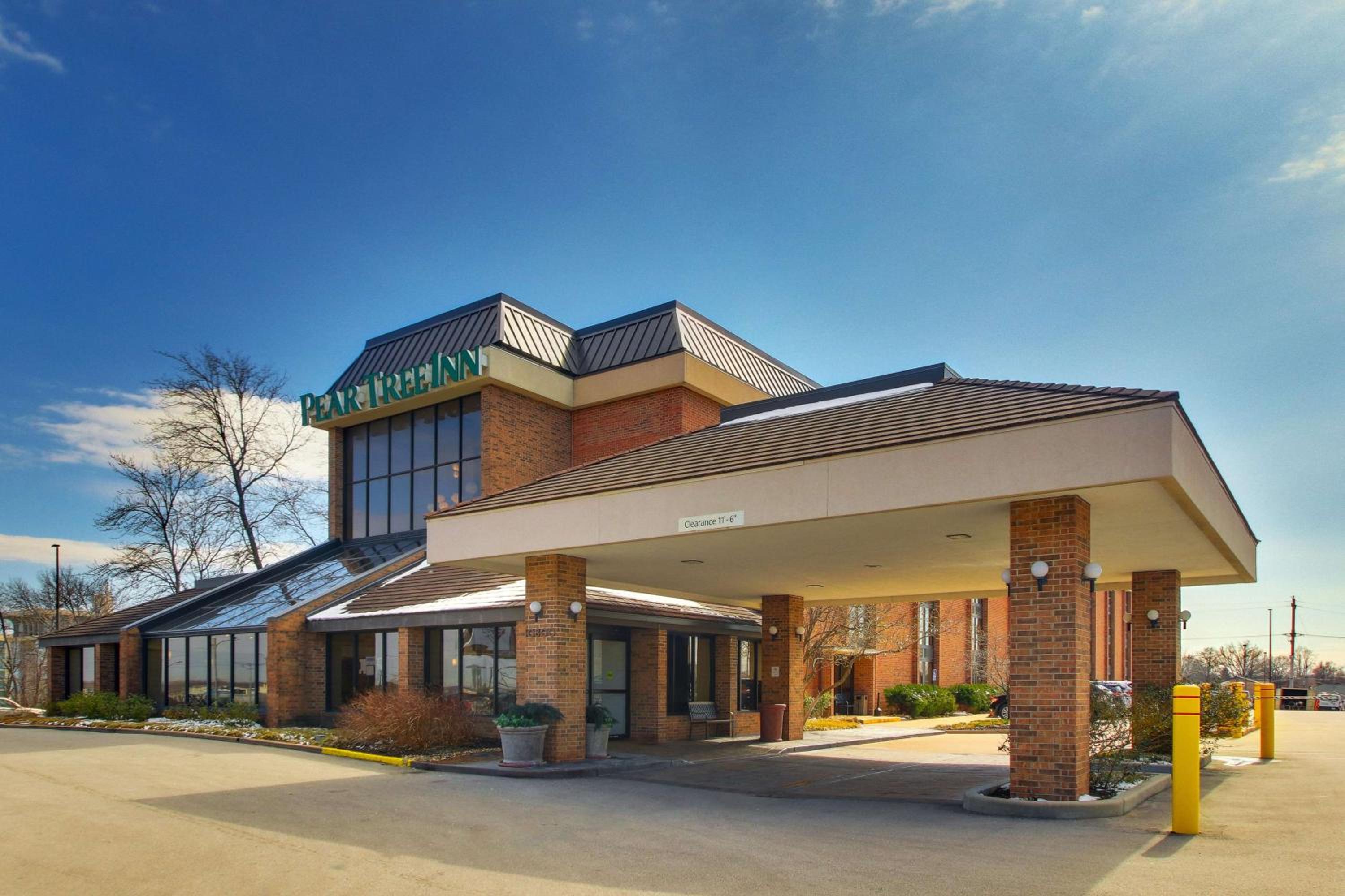 St Louis Vacations - Pear Tree Inn St. Louis Airport - Property Image 1