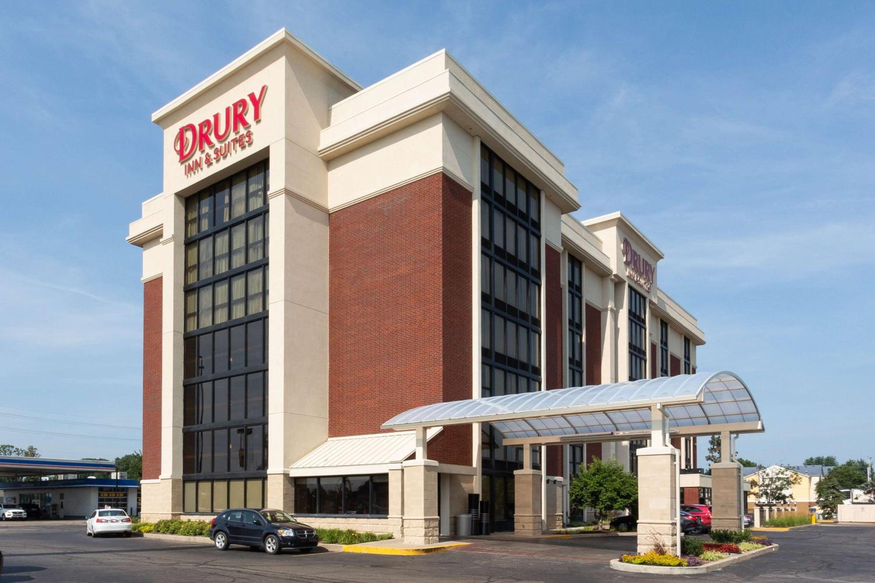 Hotel Drury Inn & Suites Terre Haute - Image 1