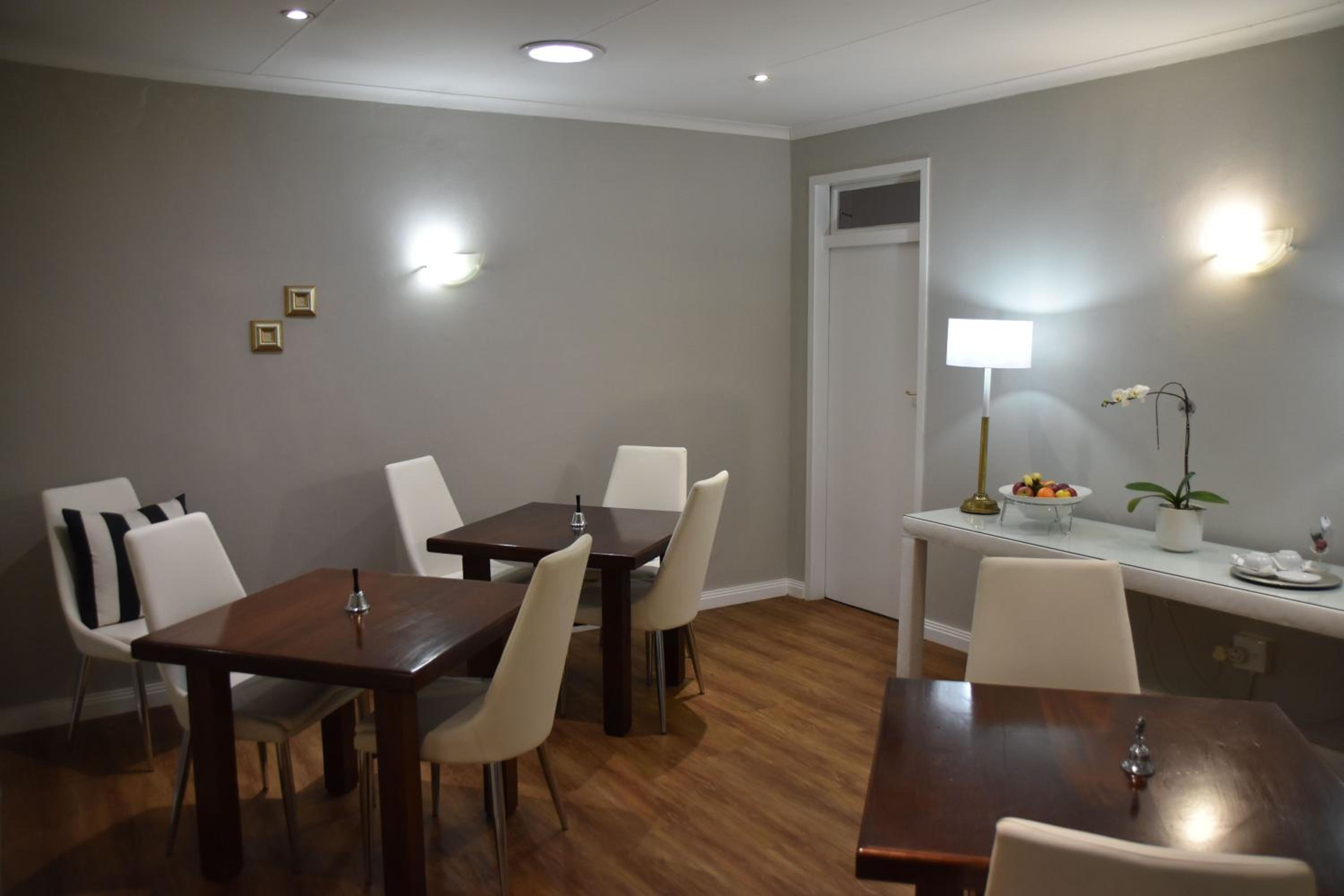 Rosebank Lodge Guesthouse by Claires