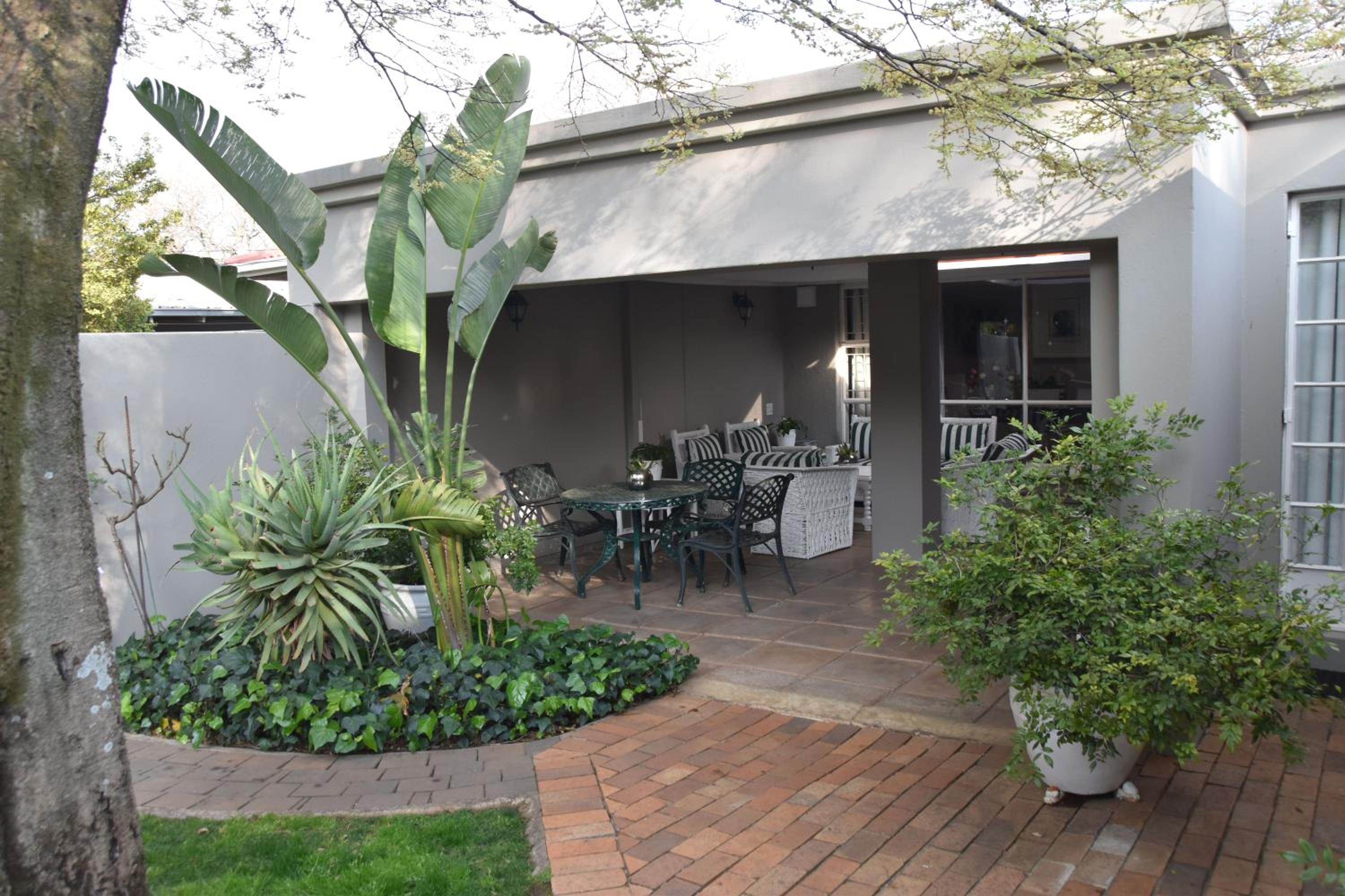 Rosebank Lodge Guesthouse by Claires