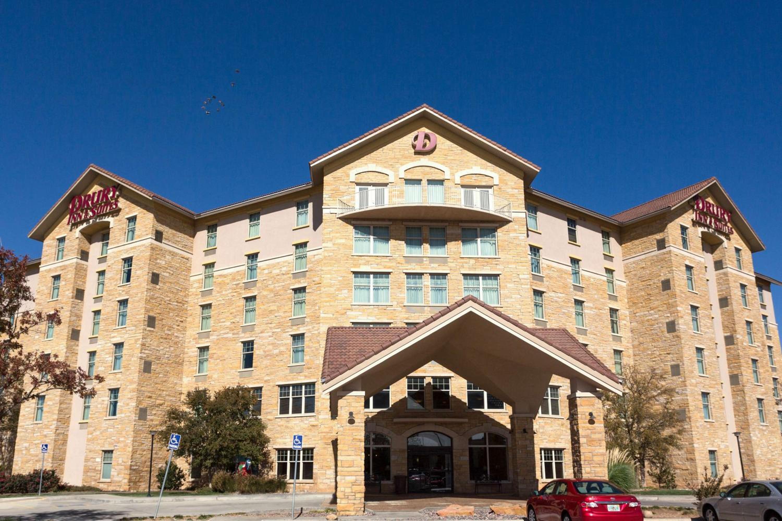Hotel Drury Inn & Suites Amarillo - Image 1