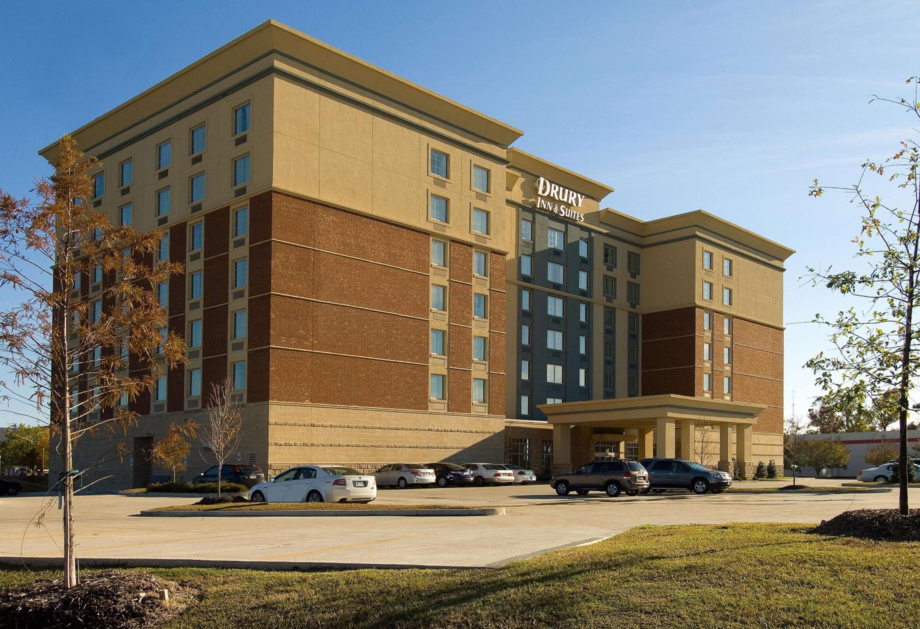 Hotel Drury Inn & Suites Baton Rouge - Image 1
