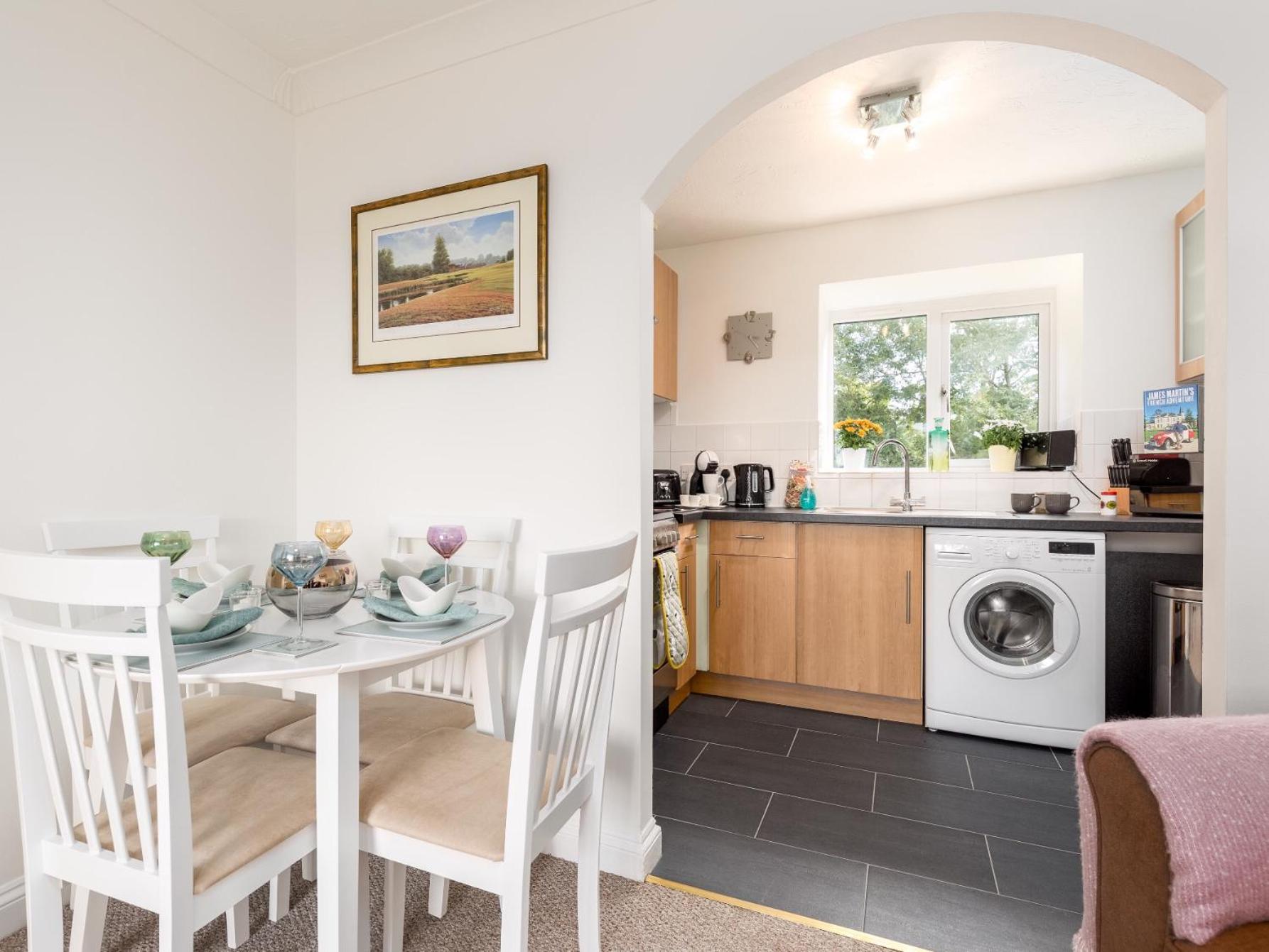 Stylish property in Bicester view 2