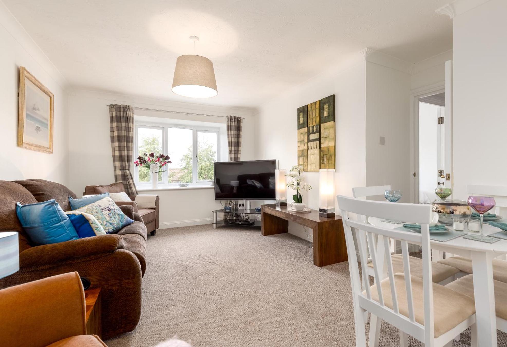 Stylish property in Bicester view 3