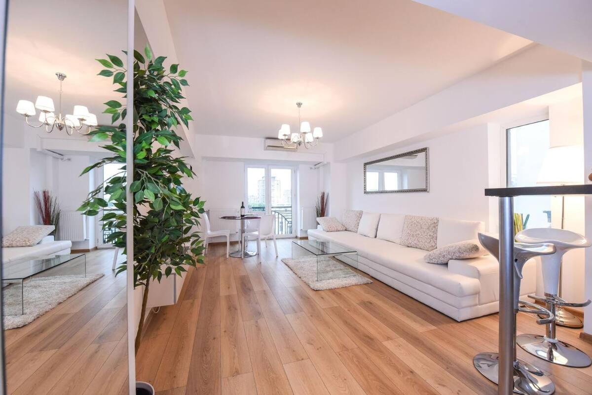 New luxury flat at Unirii Square, Piata Unirii view 3