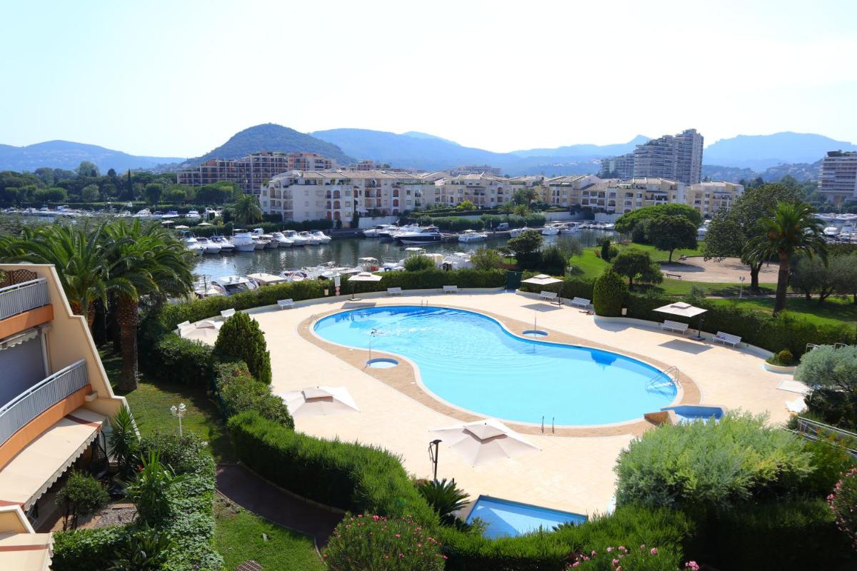 Somptueux 3 pièces vue sur piscine photo 2