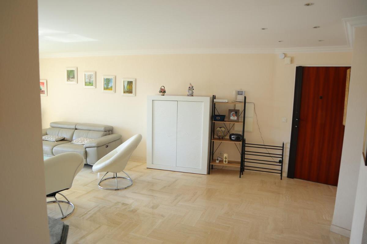 Somptueux 3 pièces vue sur piscine photo 5