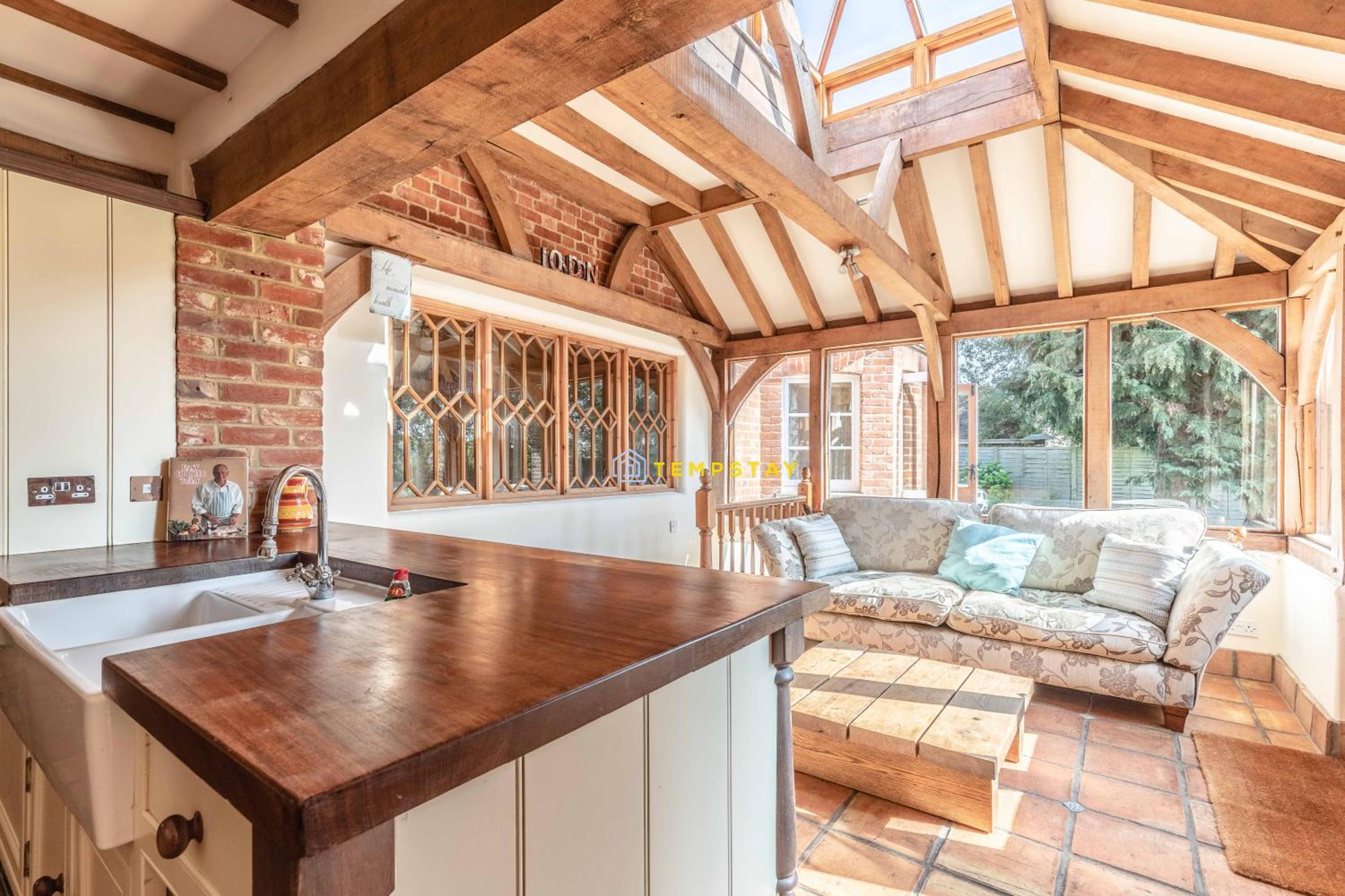 Chestnut Cottage - Stunning Countryside Views! PARKING, 4 BED, 3 BATHROOMS - By Tempstay