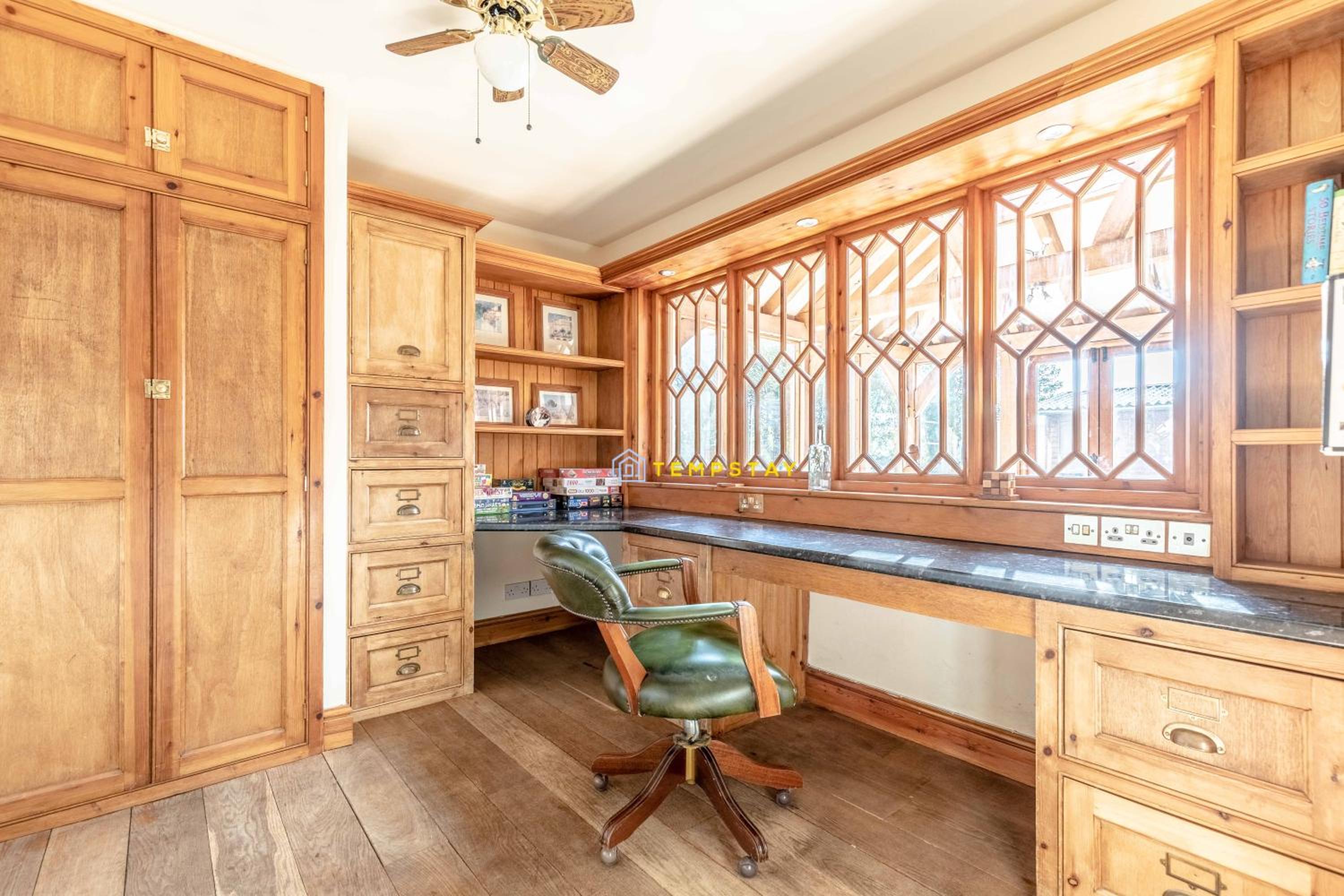 Chestnut Cottage - Stunning Countryside Views! PARKING, 4 BED, 3 BATHROOMS - By Tempstay