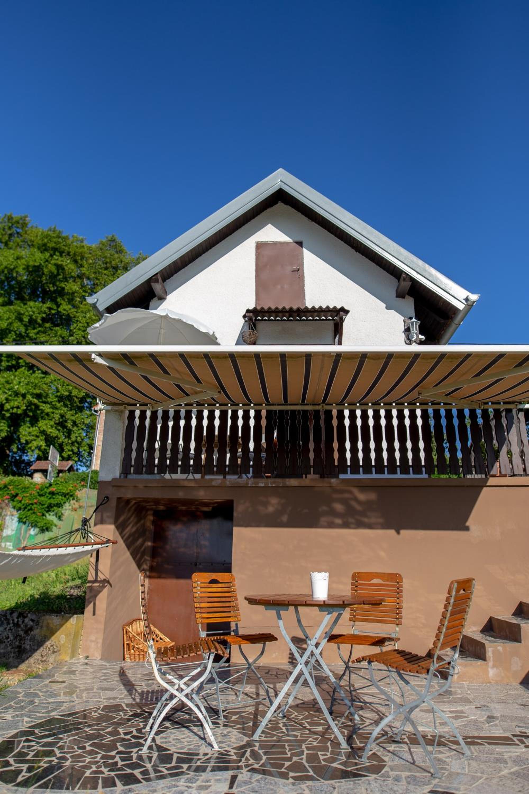 House Thara Studio Apartments