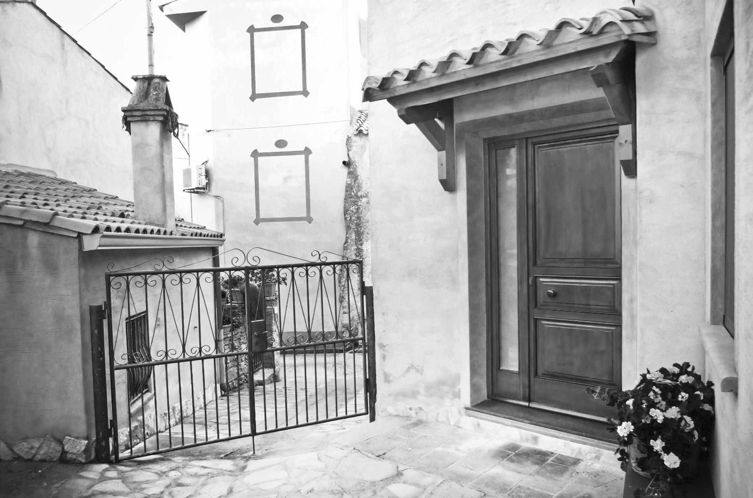 Casa De Ajala - B&B de Charme in Antica Dimora totalmente ristrutturata e dotata di tutti i confort Bagni privati Spazio living Patio esterno Ambienti clim