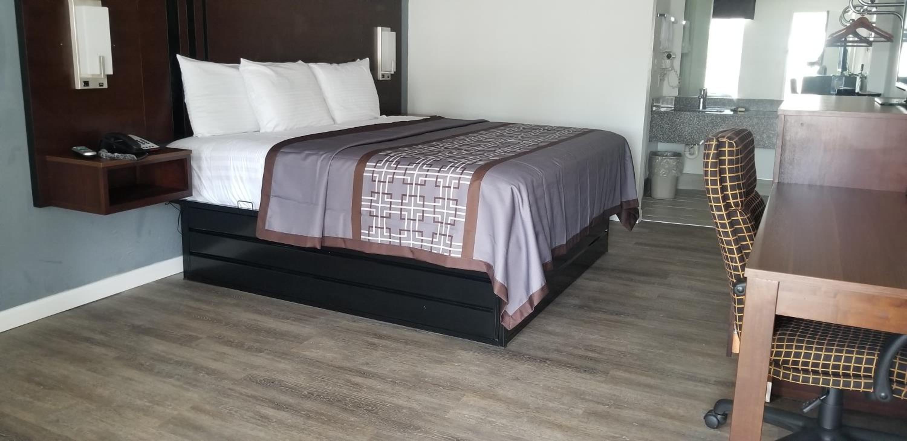 Key West Inn - Boaz - Property Image 7