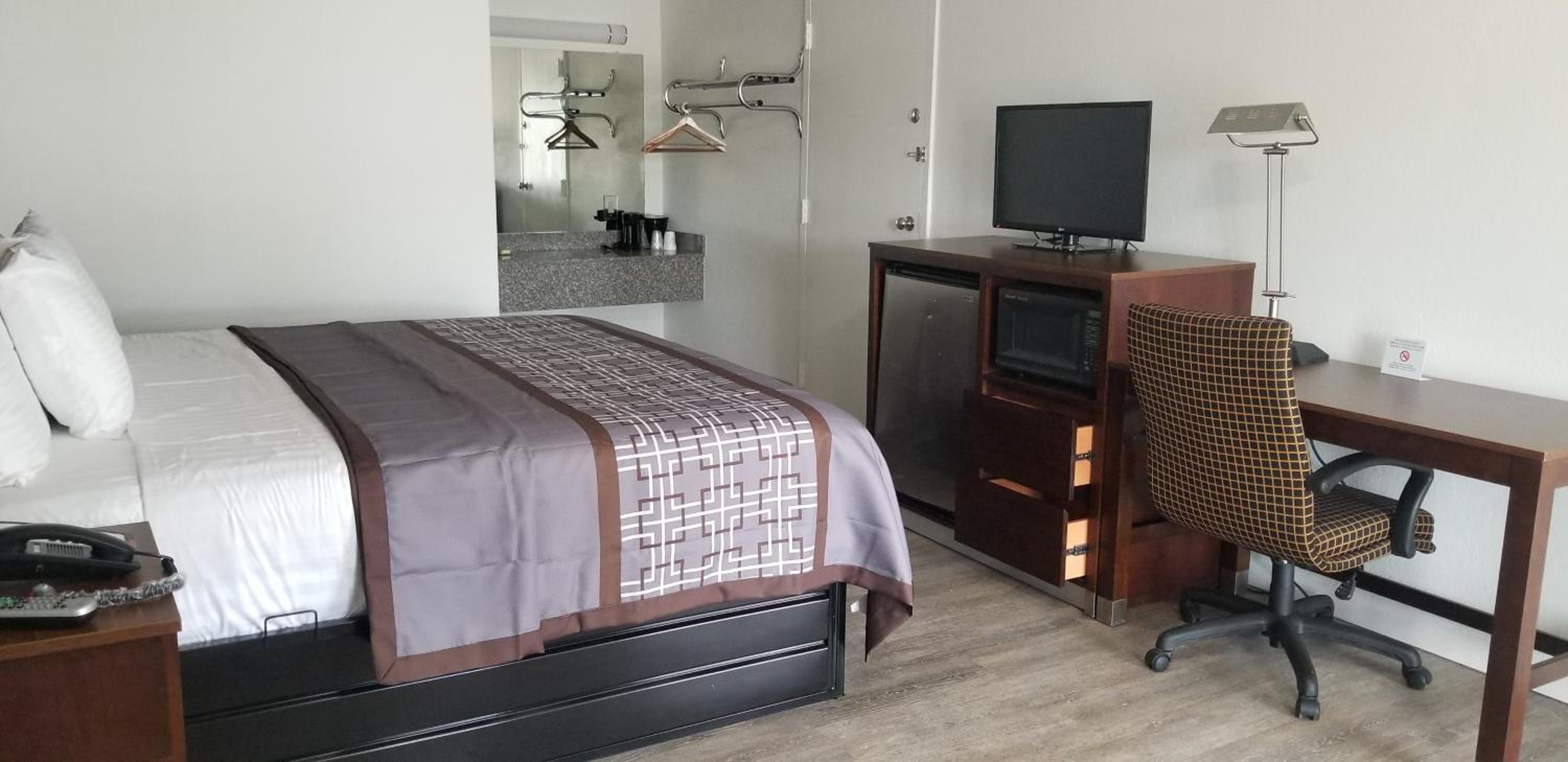 Key West Inn - Boaz - Property Image 8