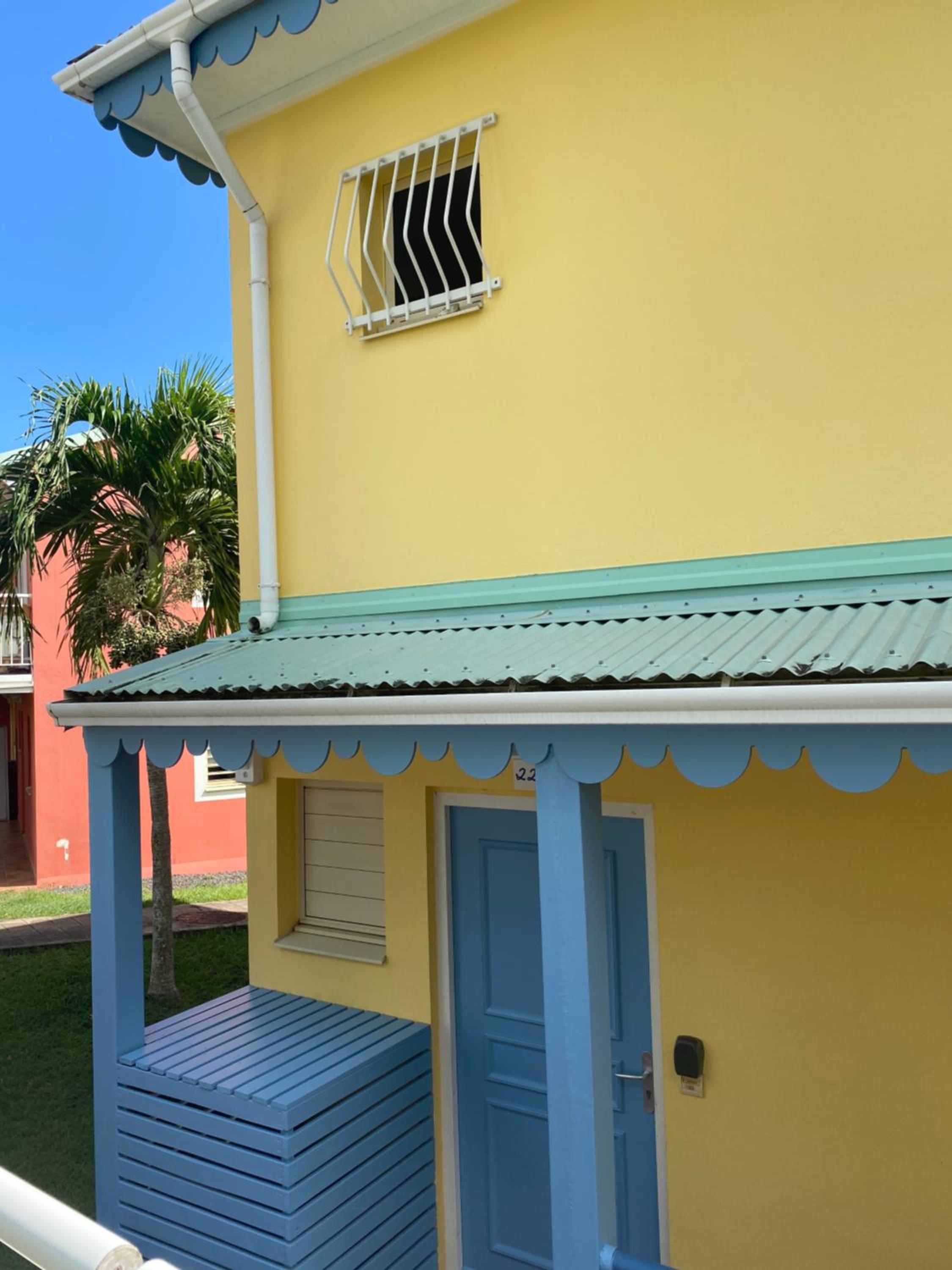 Maison mitoyenne , piscine,Citerne, jardin, parking, plage view 2