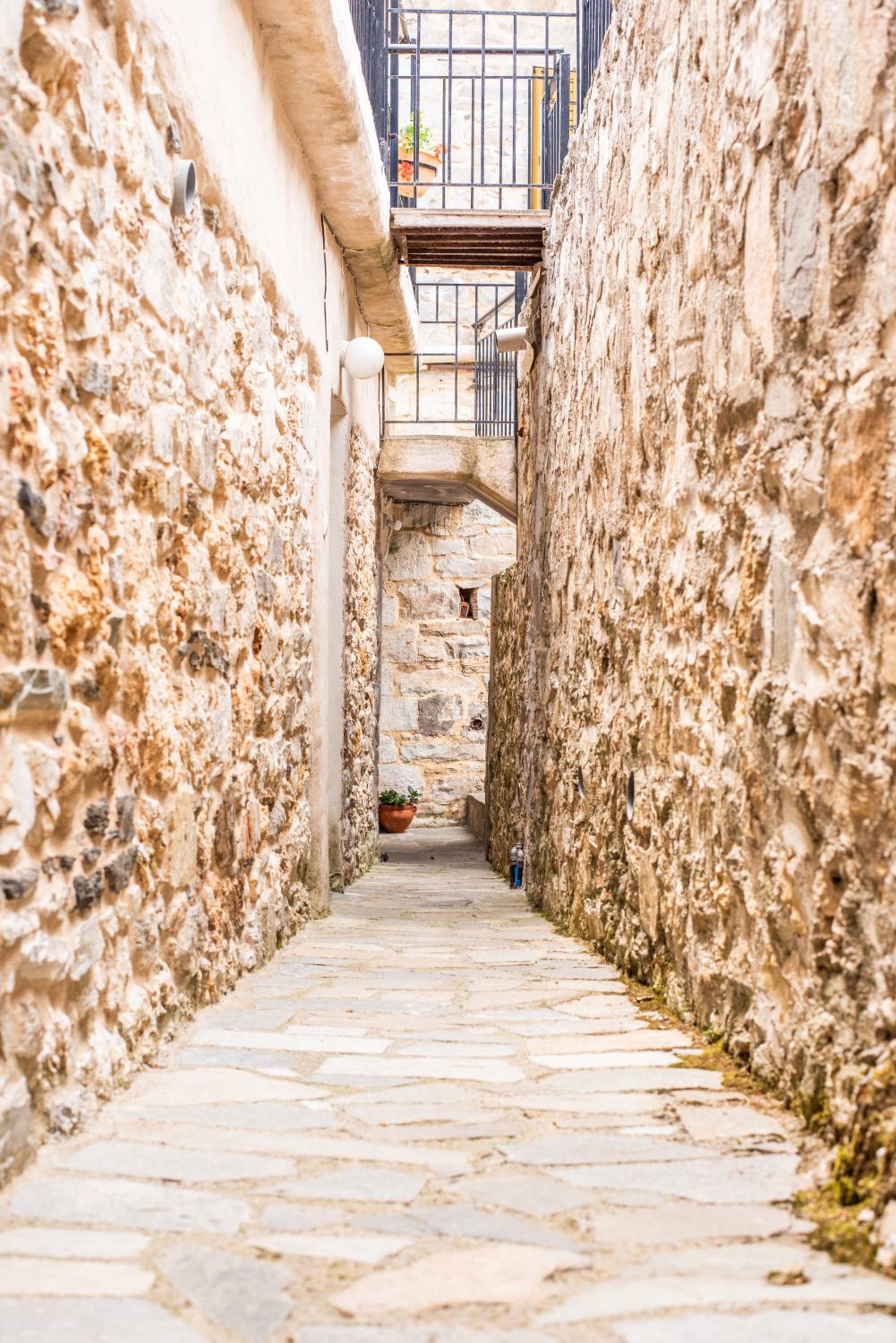 Lamprou
