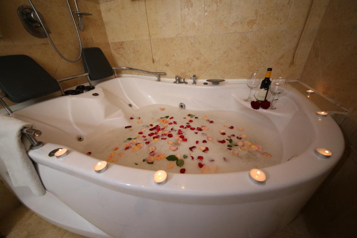 Jacuzzi