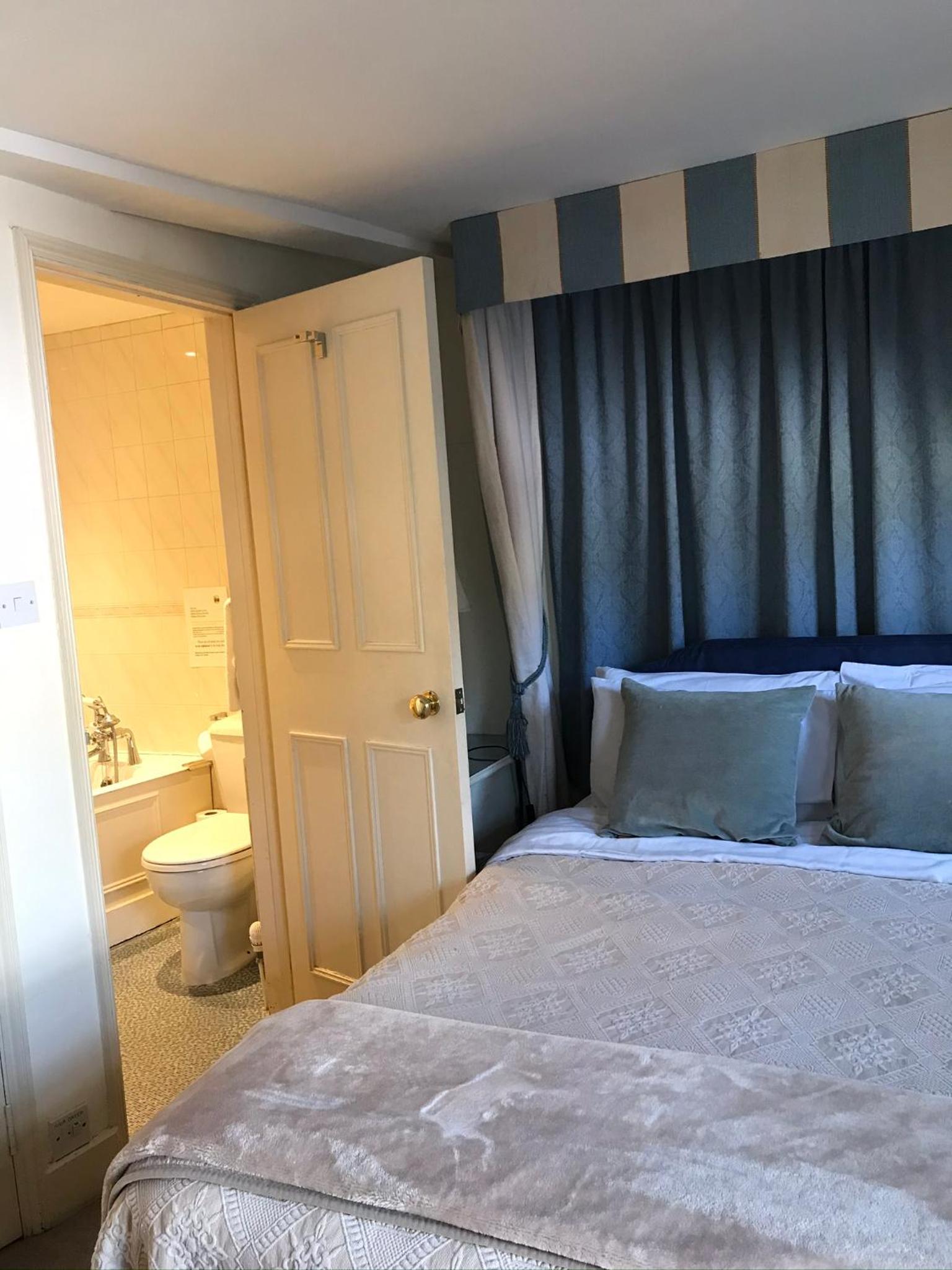 Oxford Vacations - Bath Place Hotel Limited - Property Image 34