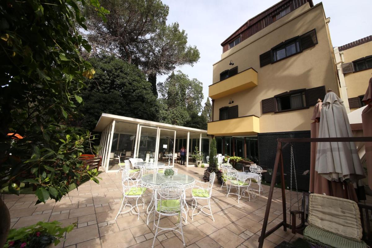 outdoor BBQ area