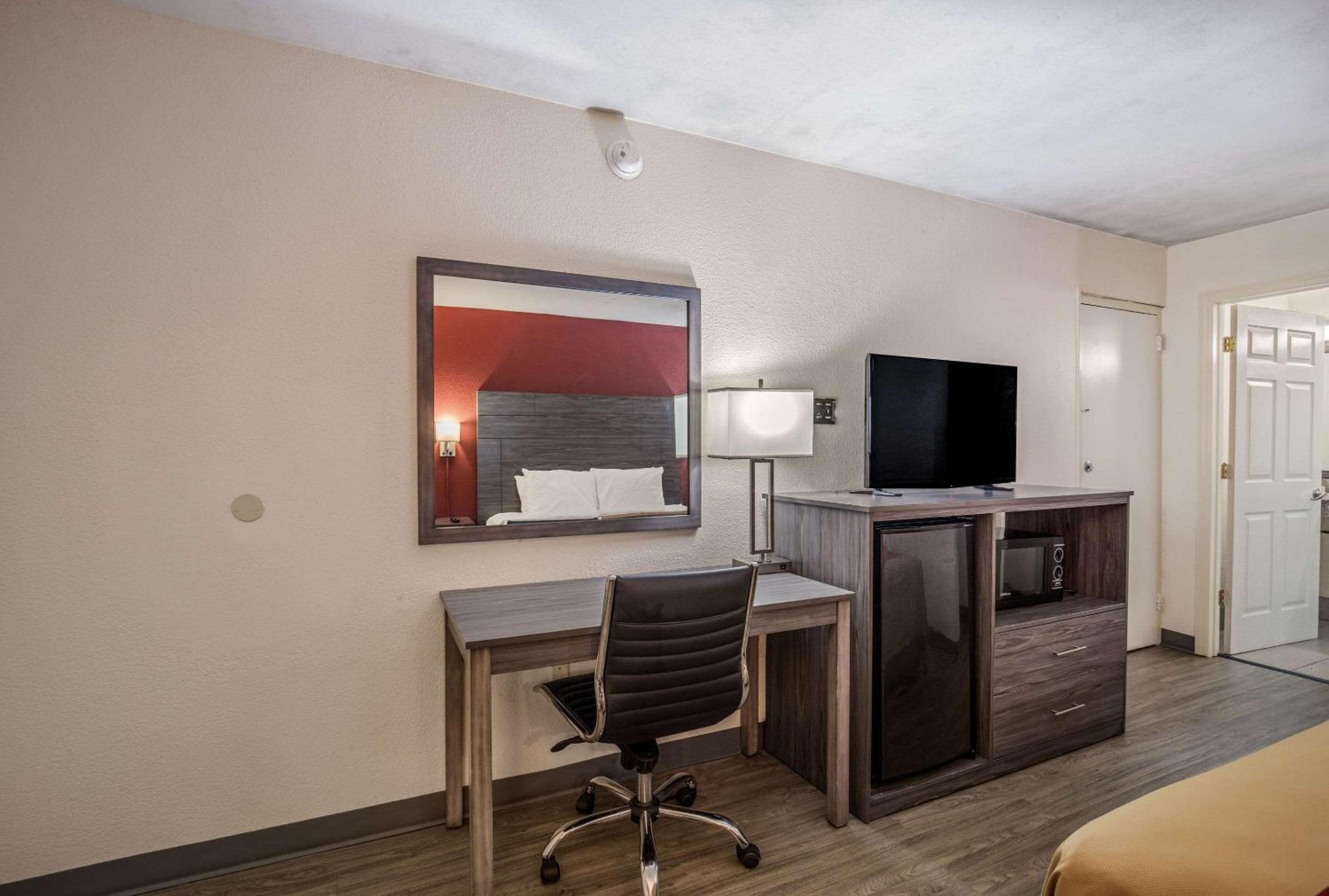 Thomasville Vacations - Econo Lodge - Property Image 6