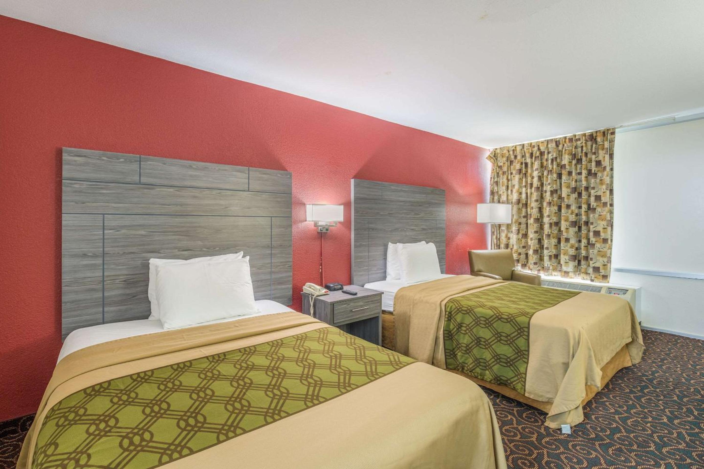 Thomasville Vacations - Econo Lodge - Property Image 4