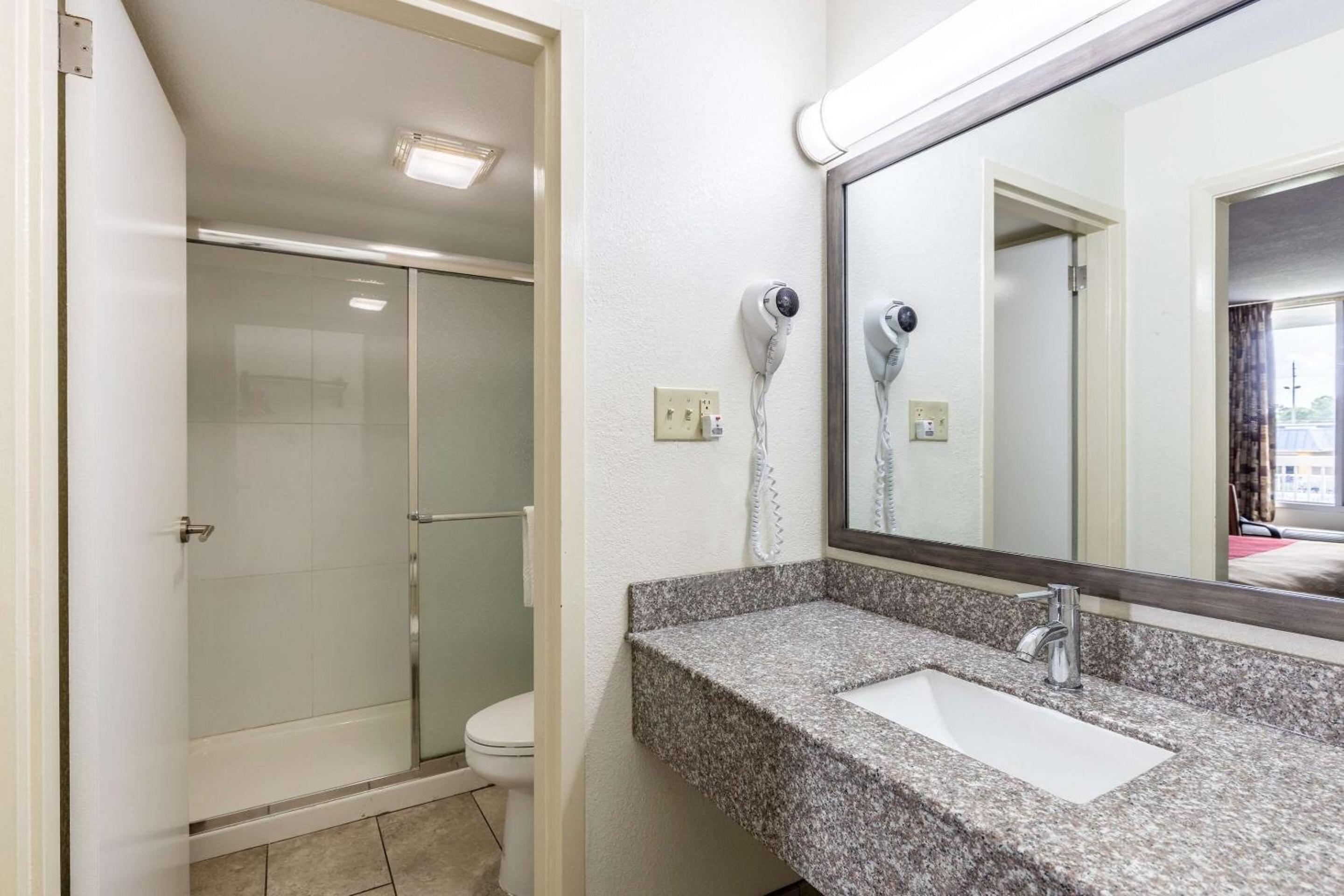 Thomasville Vacations - Econo Lodge - Property Image 24