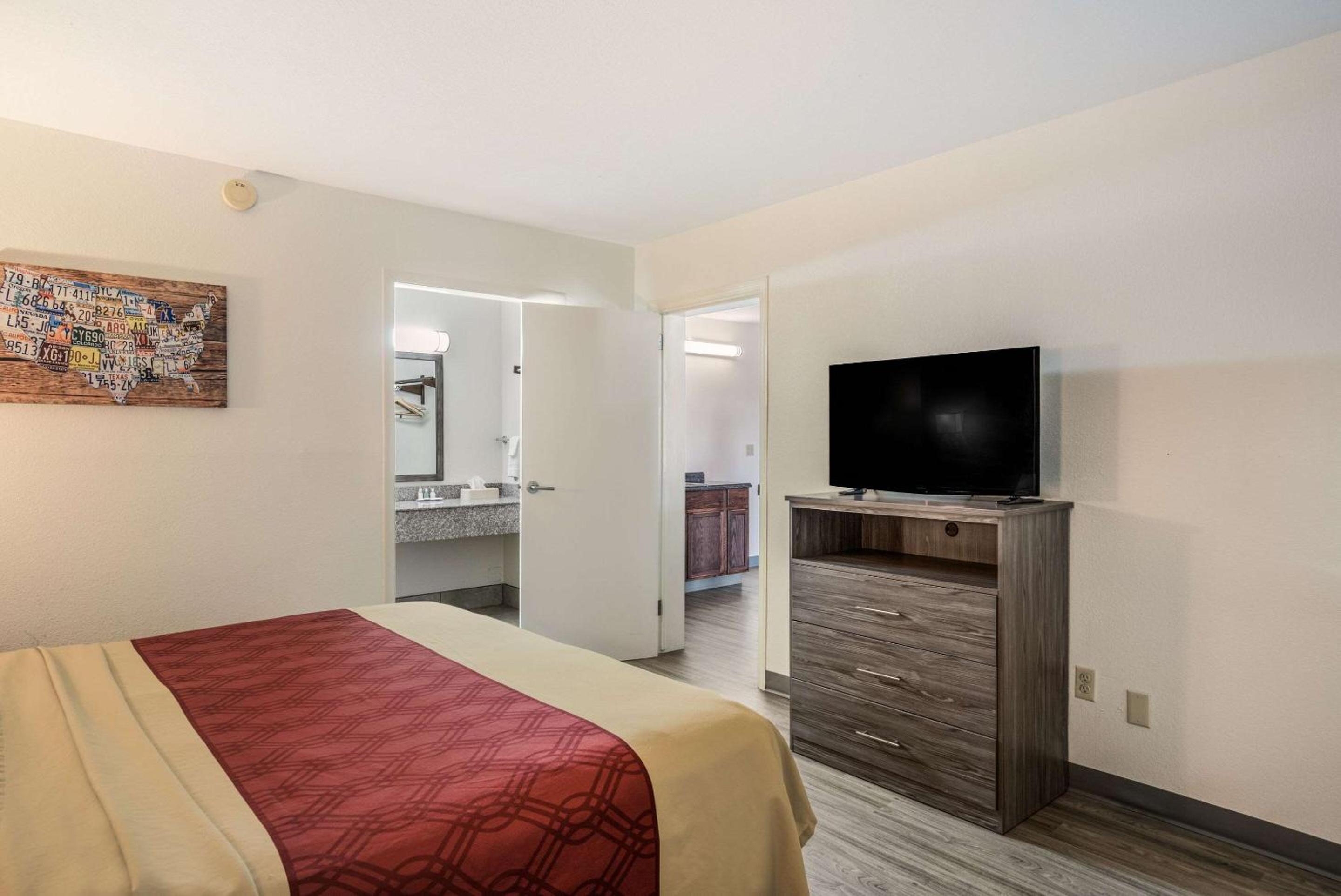 Thomasville Vacations - Econo Lodge - Property Image 21