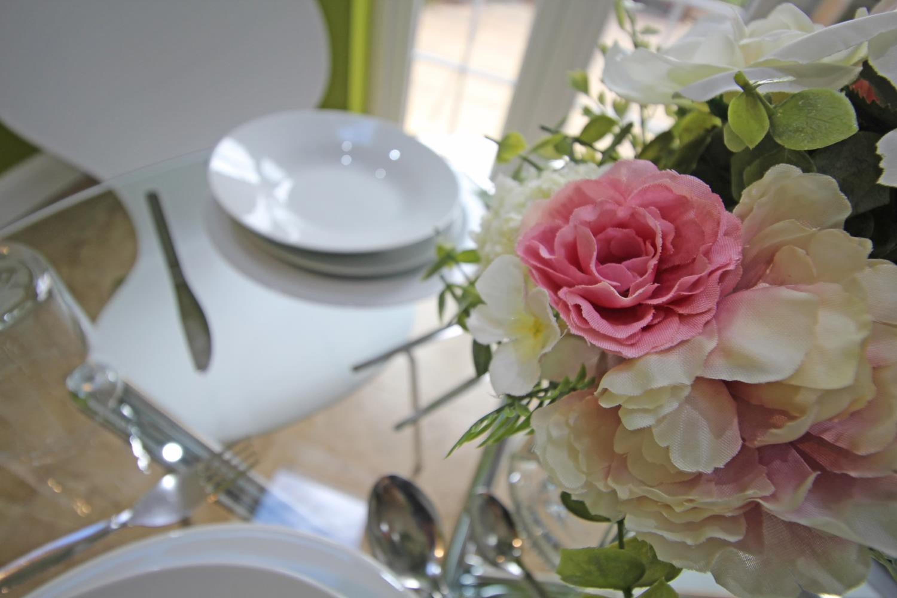 Queens Road - Luxury Spacious Home in Chester view 4