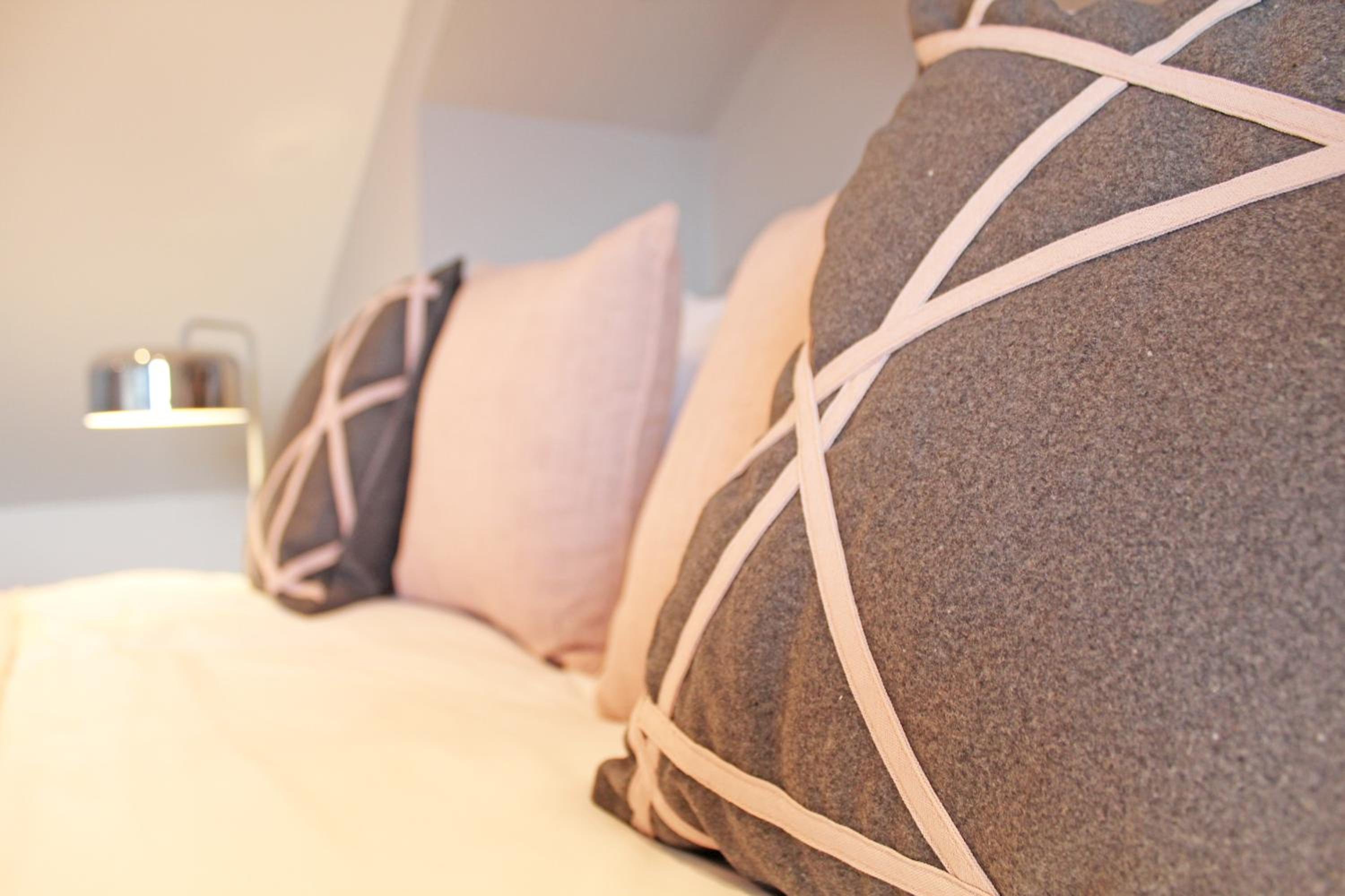 Queens Road - Luxury Spacious Home in Chester view 5