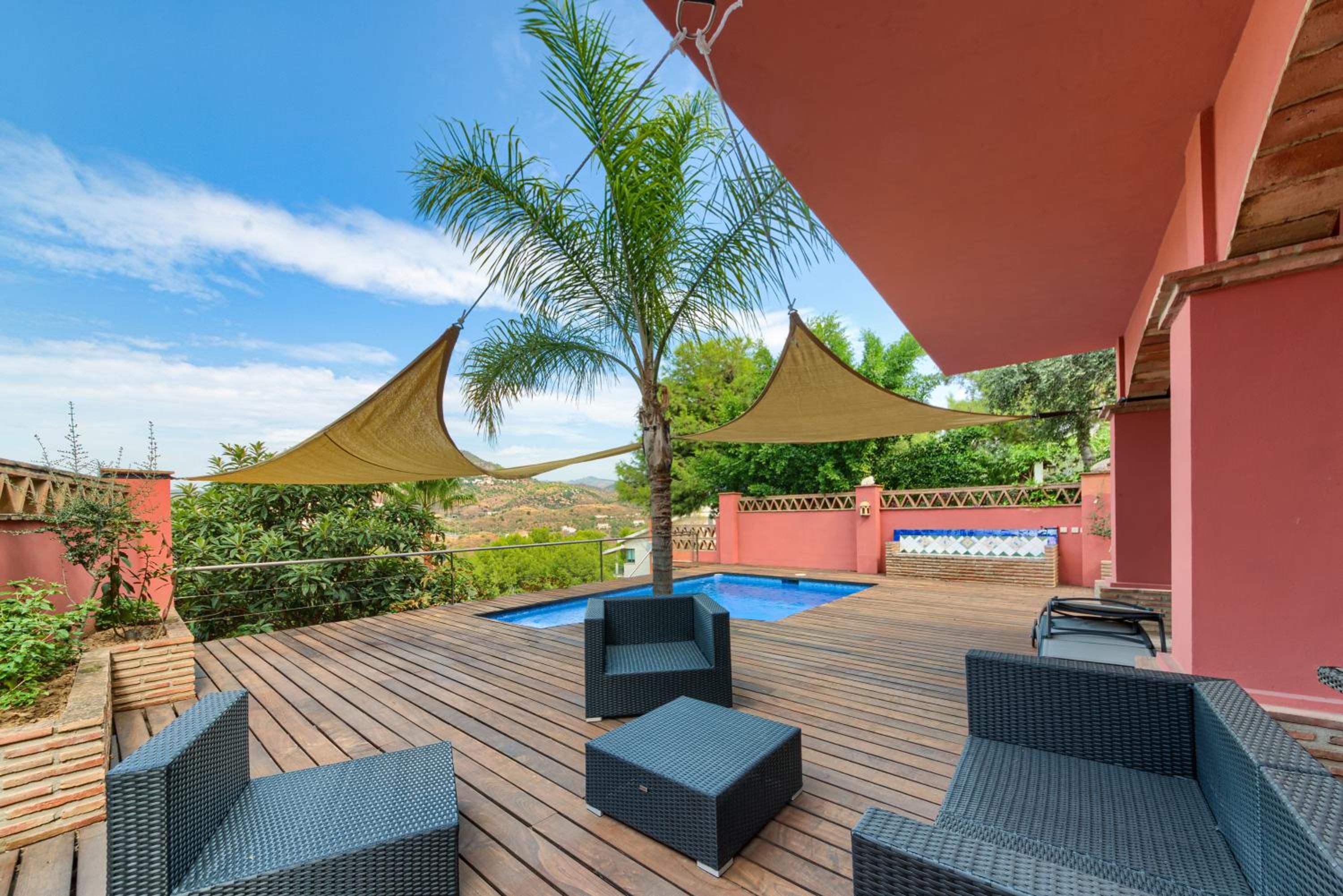 Holidays2Malaga Candado House pool & garden