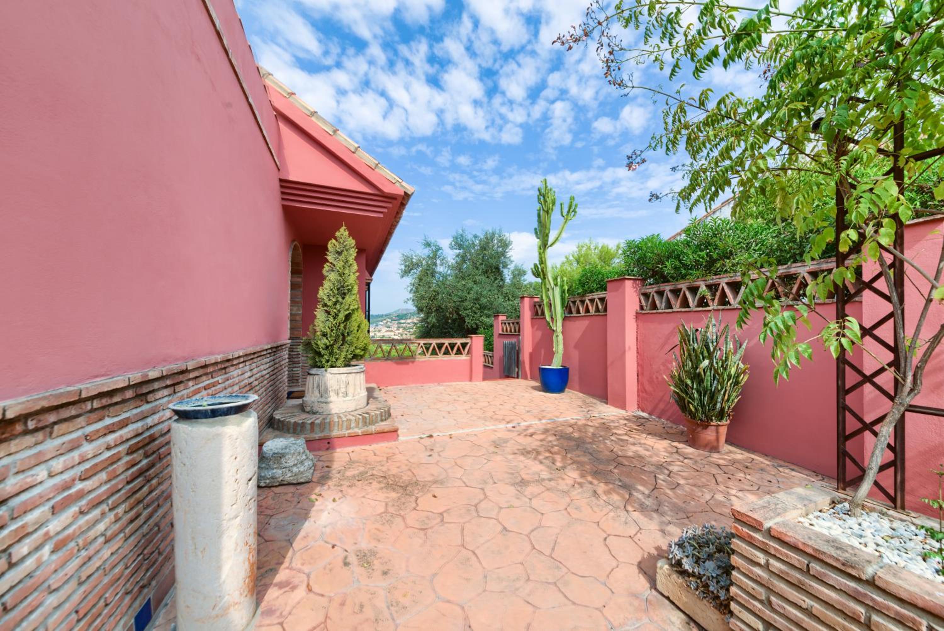 Holidays2Malaga Candado House pool & garden