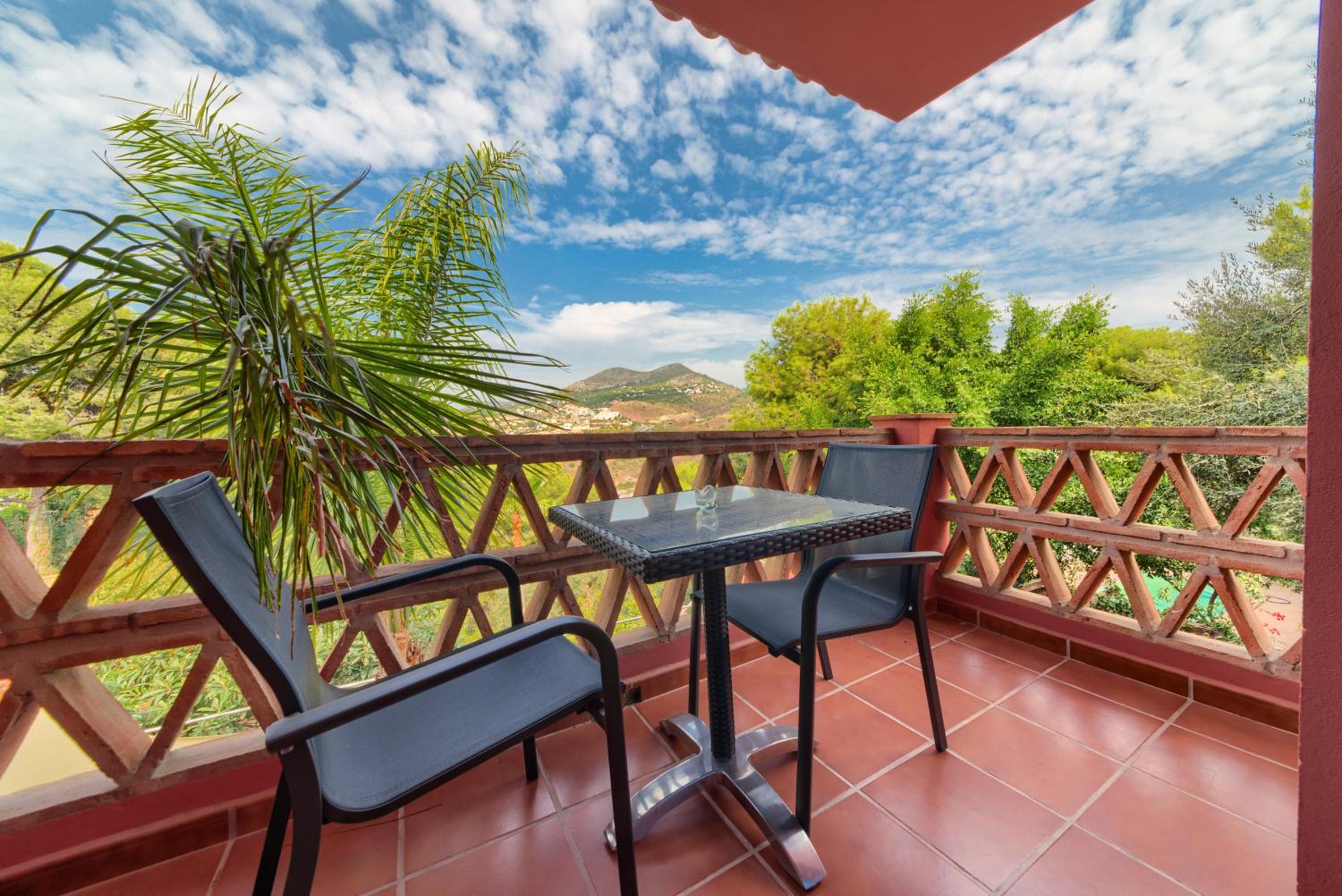 Holidays2Malaga Candado House pool & garden