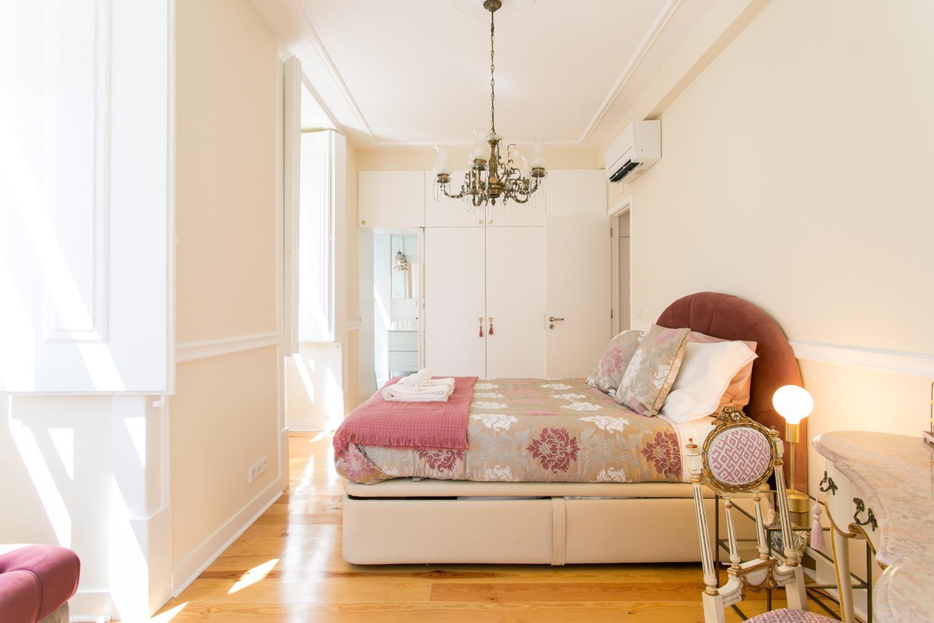 Chiado Deluxe Gem 4bdr Amazing apartment view 3