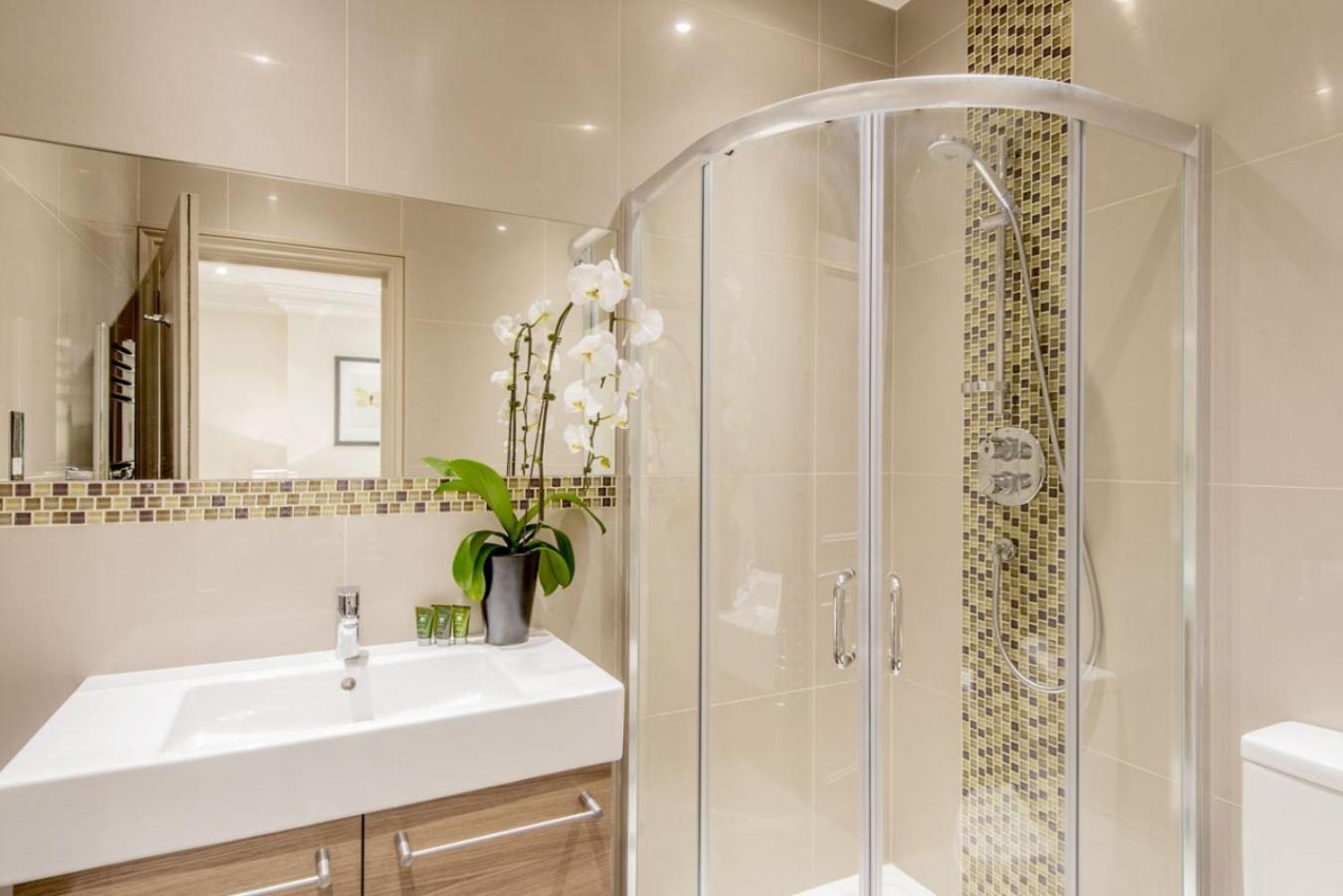 Chelsea - Draycott Place by Viridian Apartments