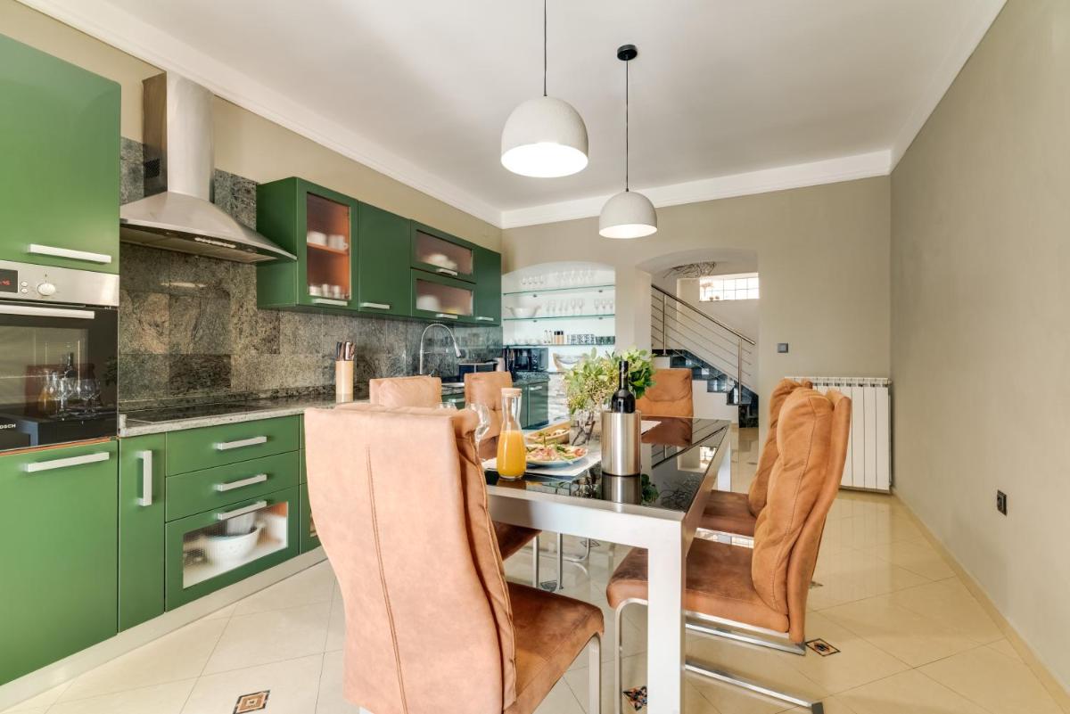 Luxury Apartment Regina view 2