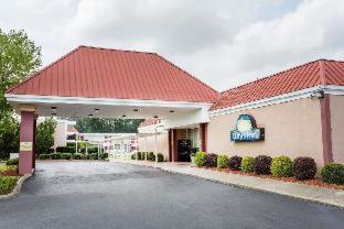 Days Inn by Wyndham Goldsboro view 3
