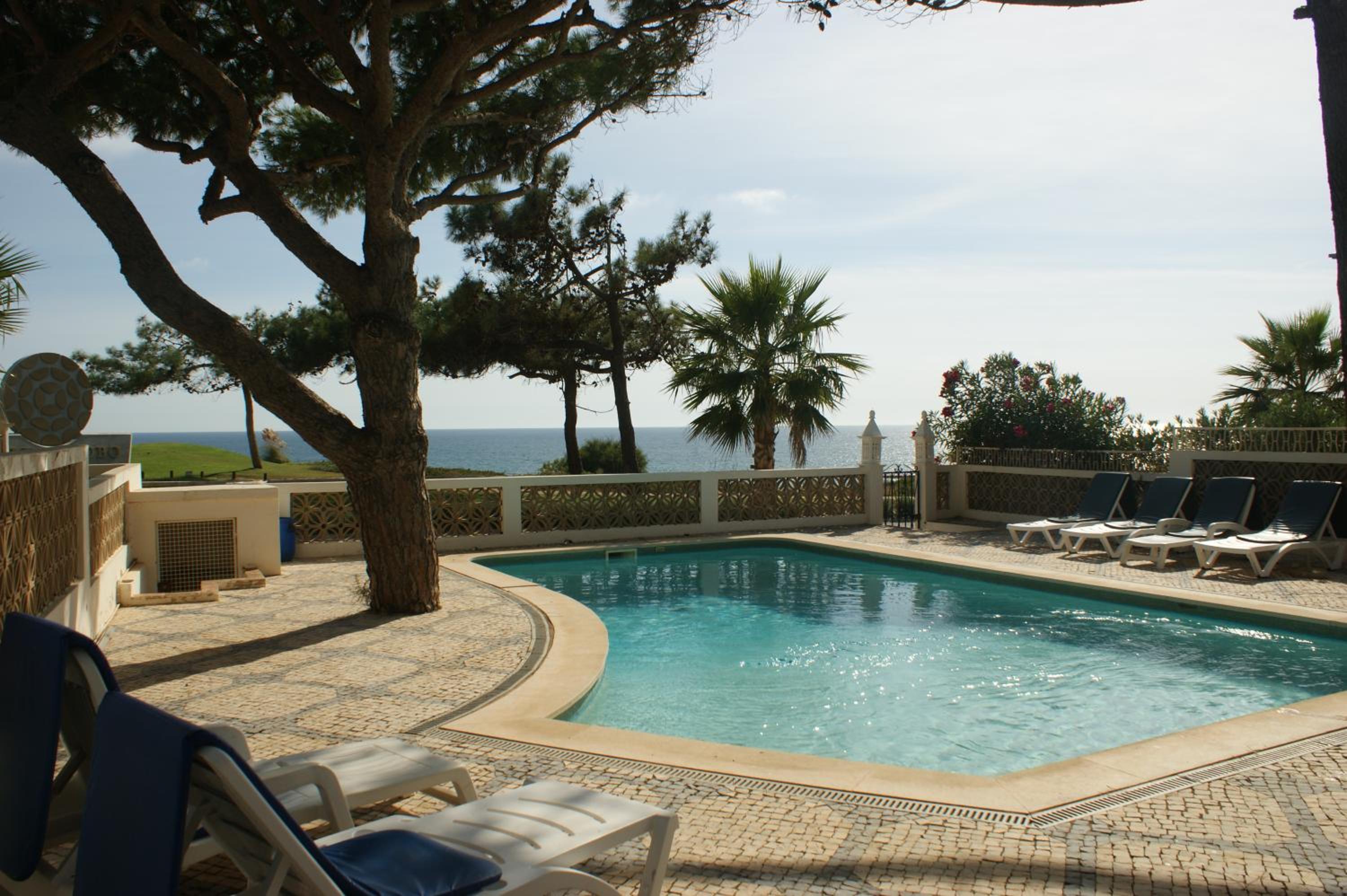 Villa Da Colina - front line villa over looking the beach and golf course in Vale Do Lobo