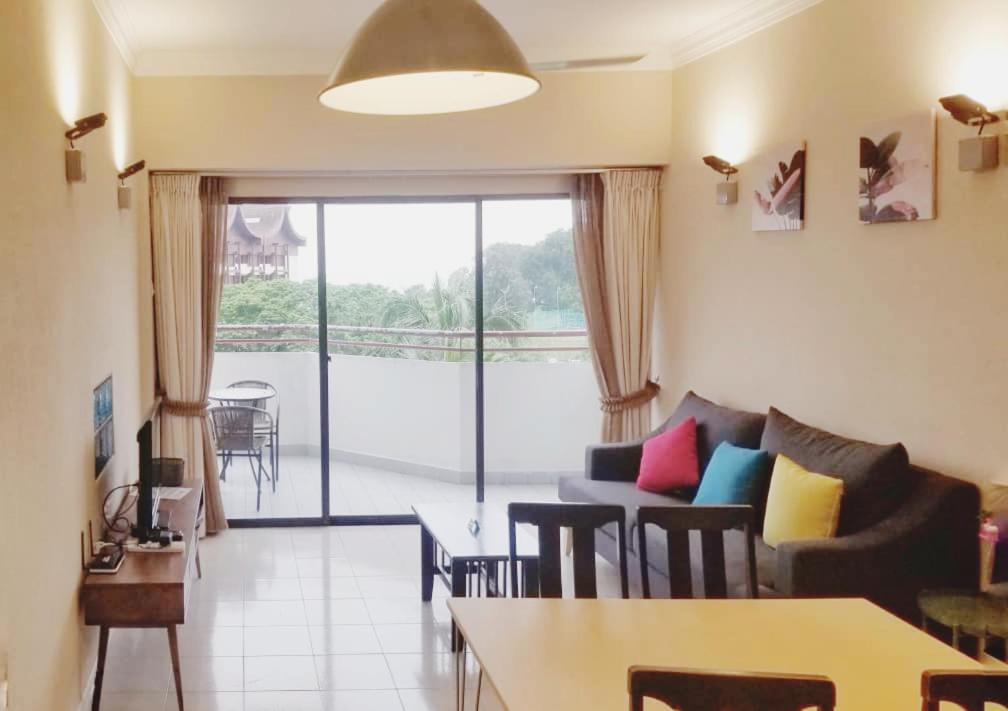 PoolView Resort Batu Ferringhi 502 - 2 Rooms photo 1