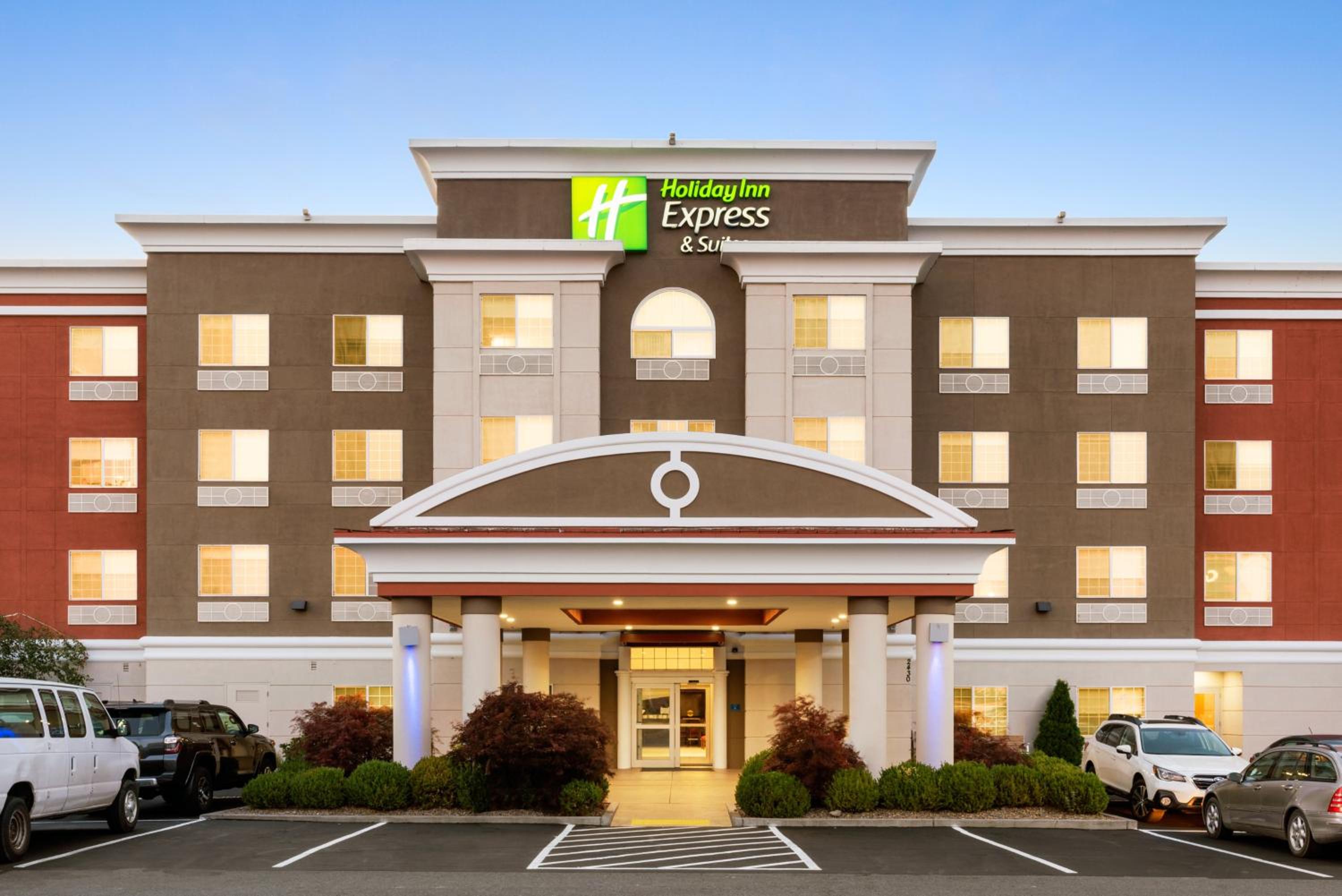 Hotel Holiday Inn Express Hotel & Suites Klamath Falls Central, an IHG Hotel - Image 1