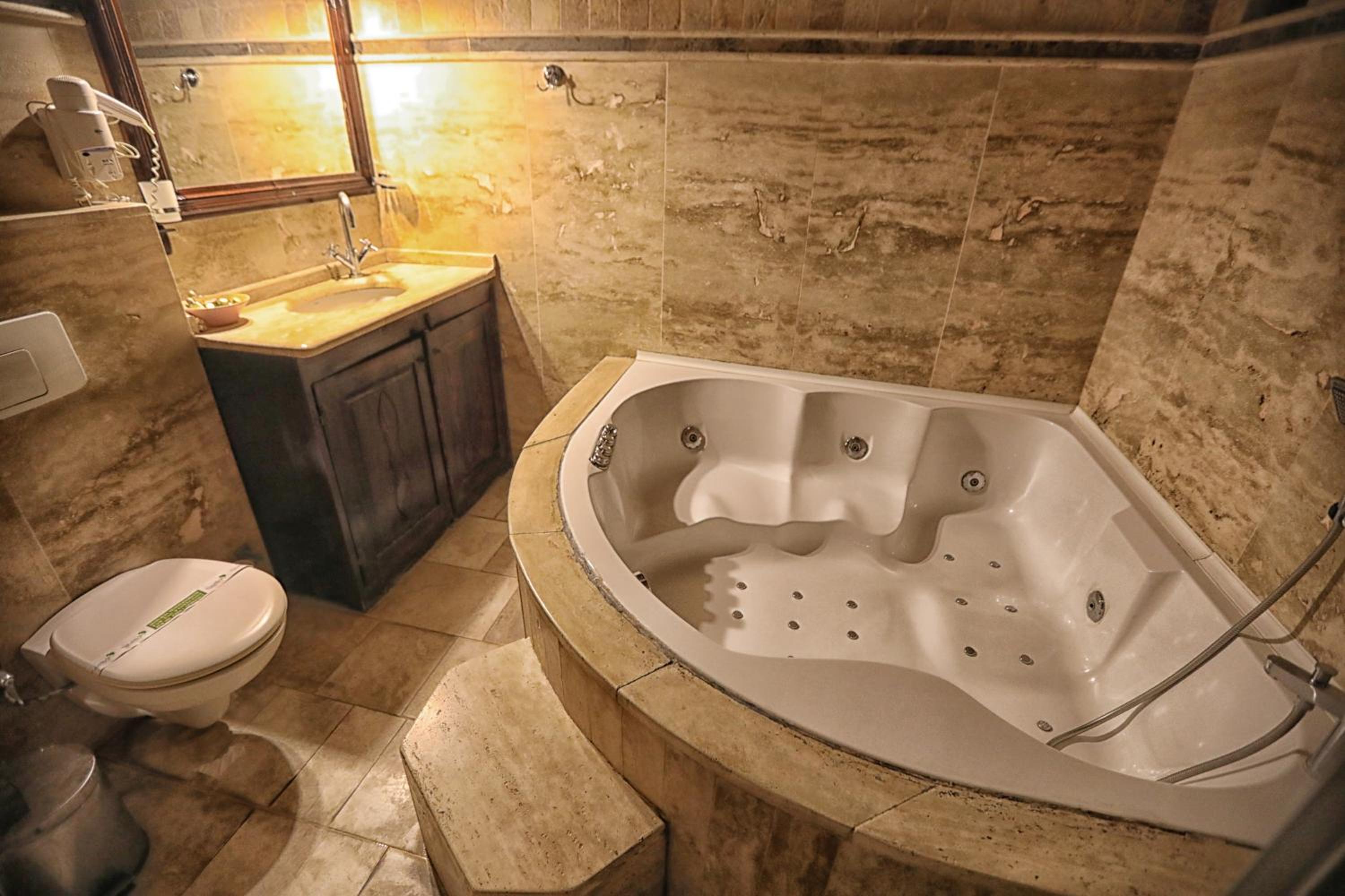 Traveller's Cave Hotel - Image 122