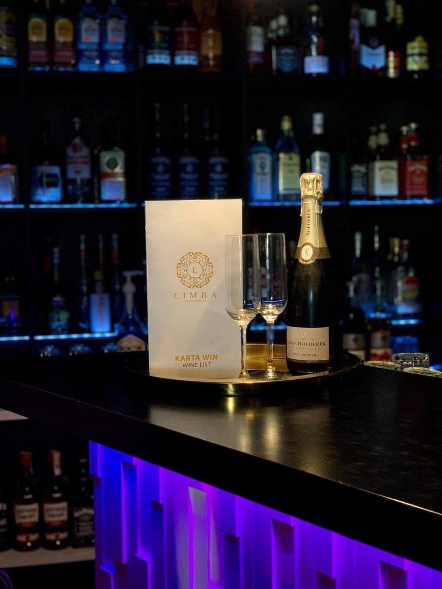 bar