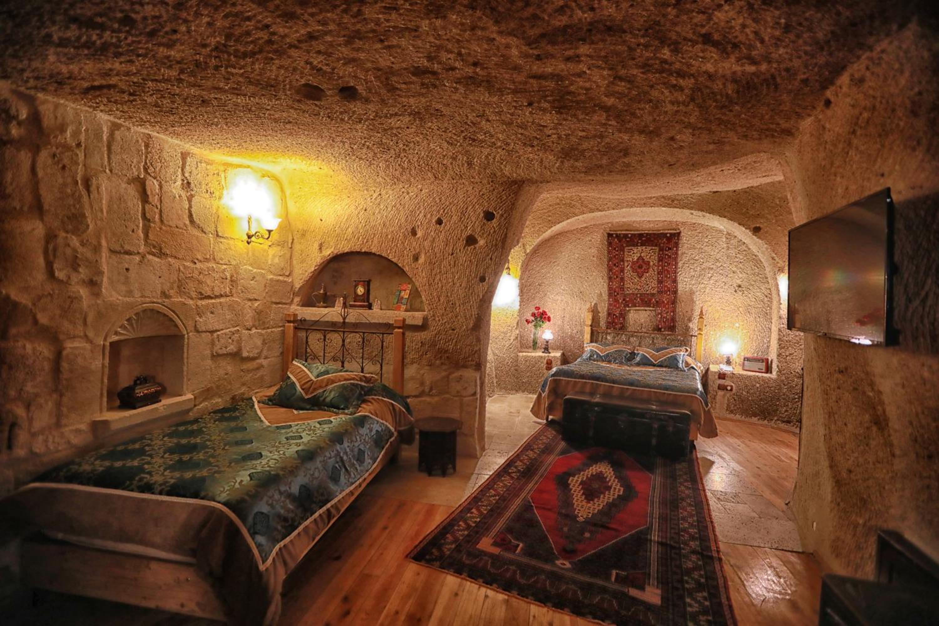 Traveller's Cave Hotel - Image 18