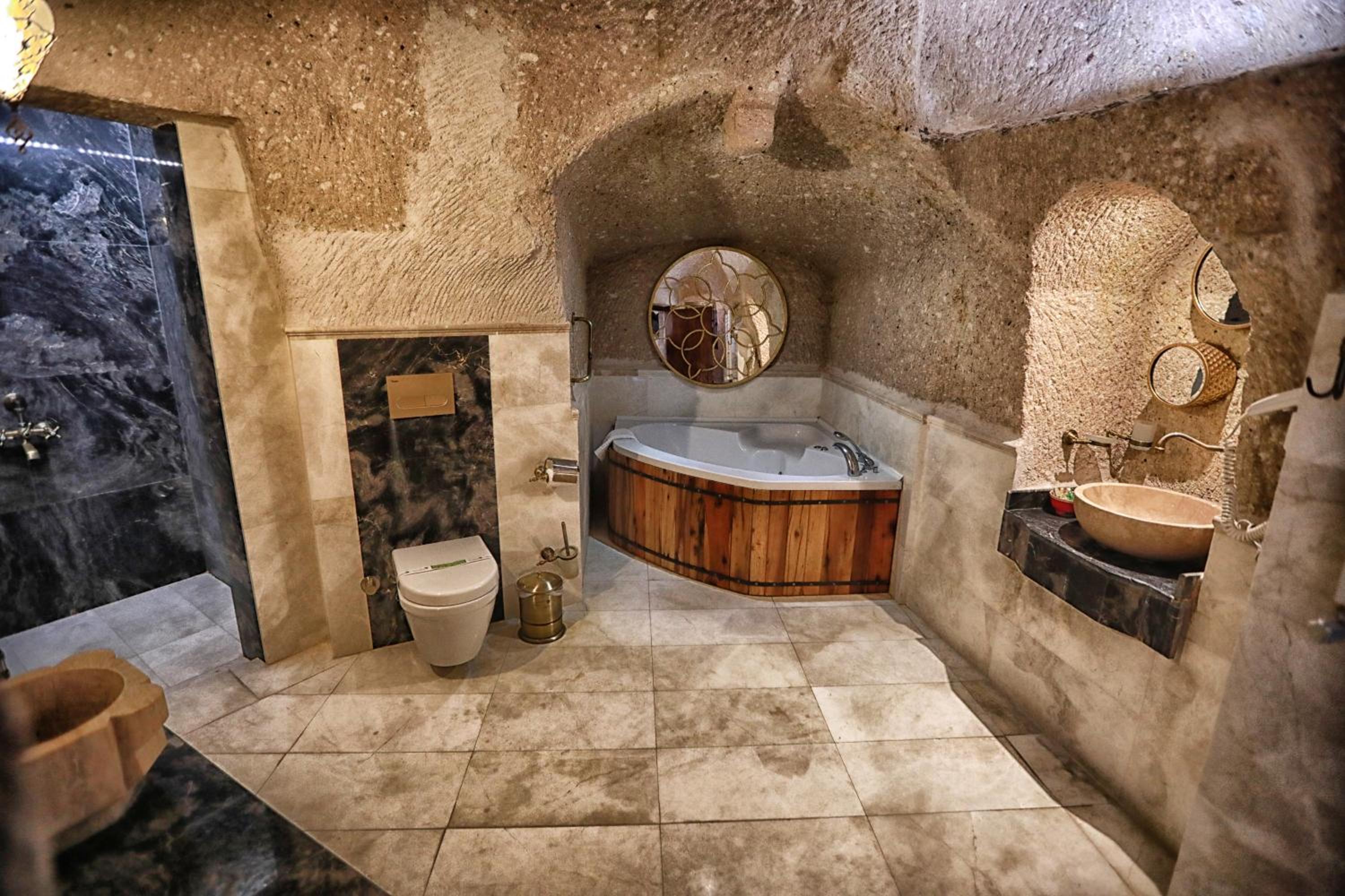 Traveller's Cave Hotel - Image 11