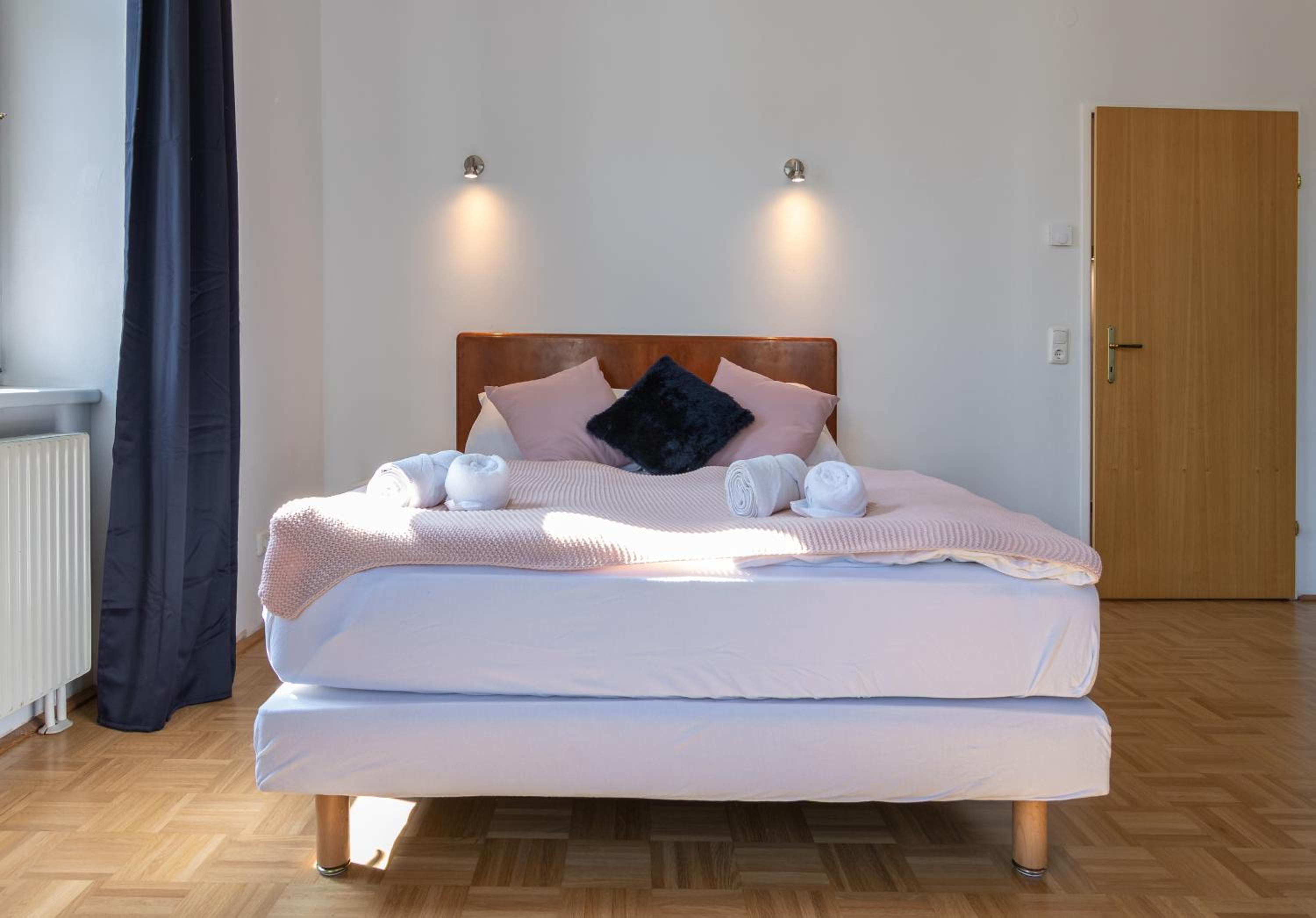 Yeshello Elegant Apartment near Central Vienna