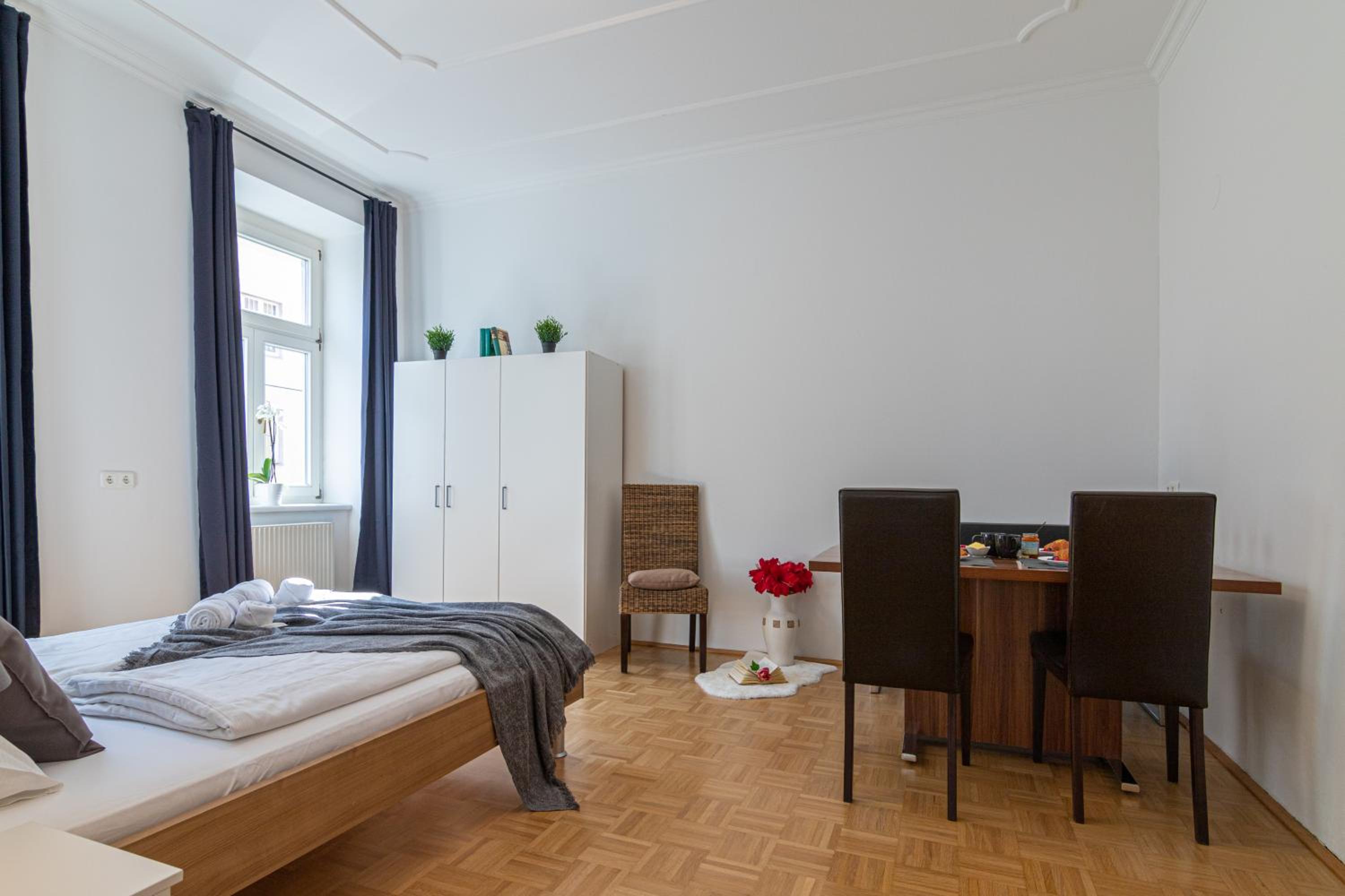 Yeshello Elegant Apartment near Central Vienna