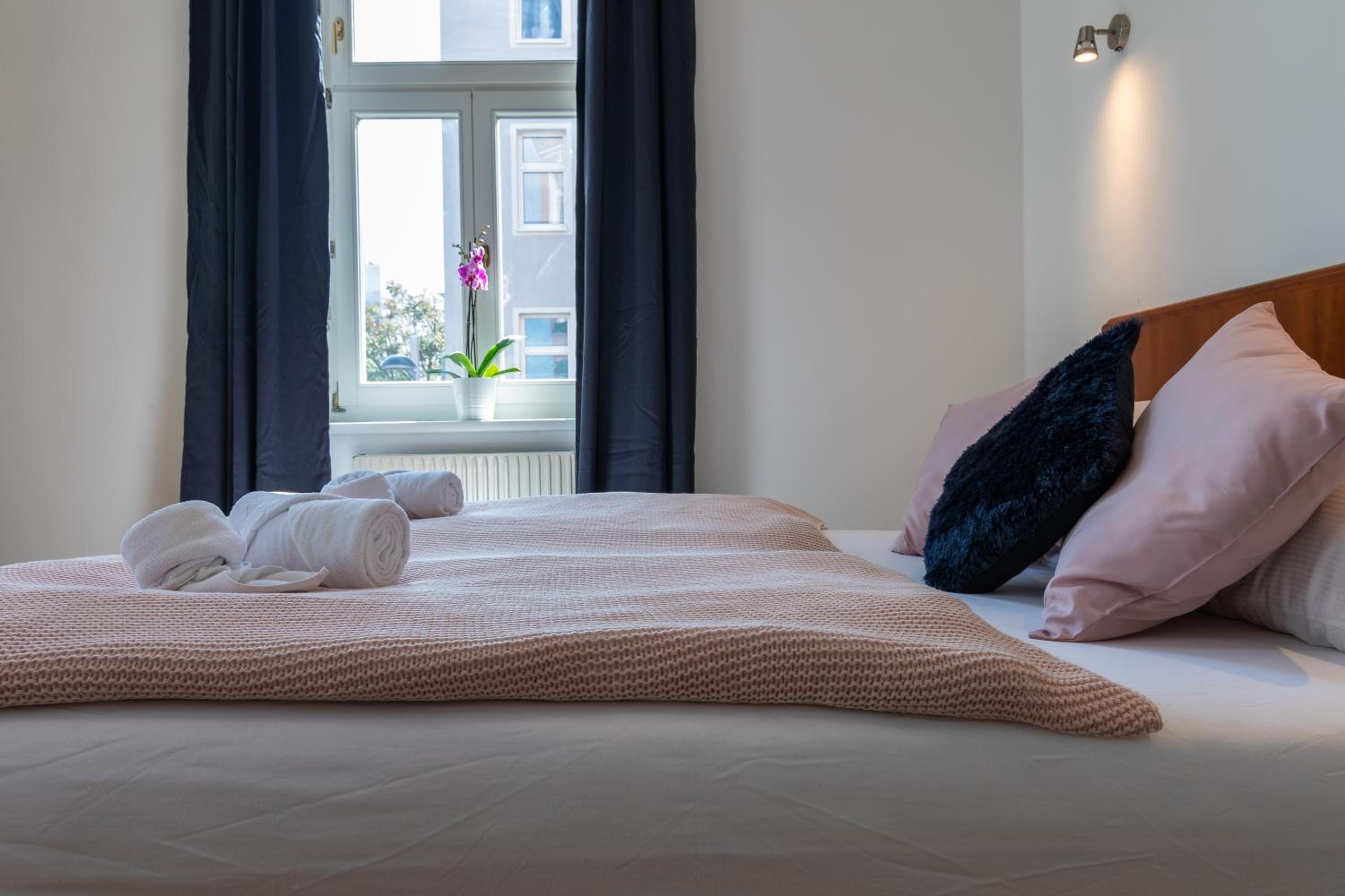 Yeshello Elegant Apartment near Central Vienna