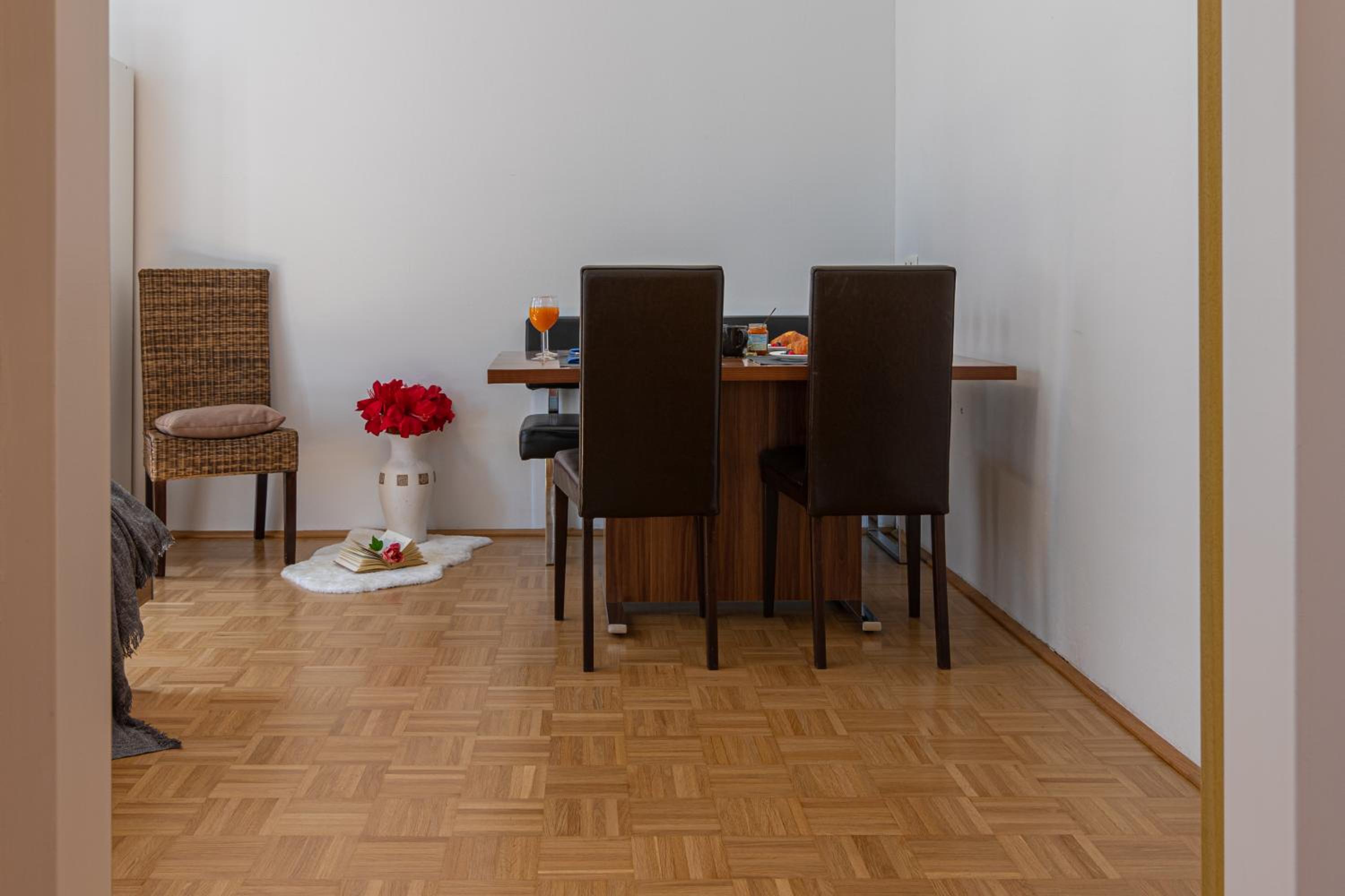 Yeshello Elegant Apartment near Central Vienna