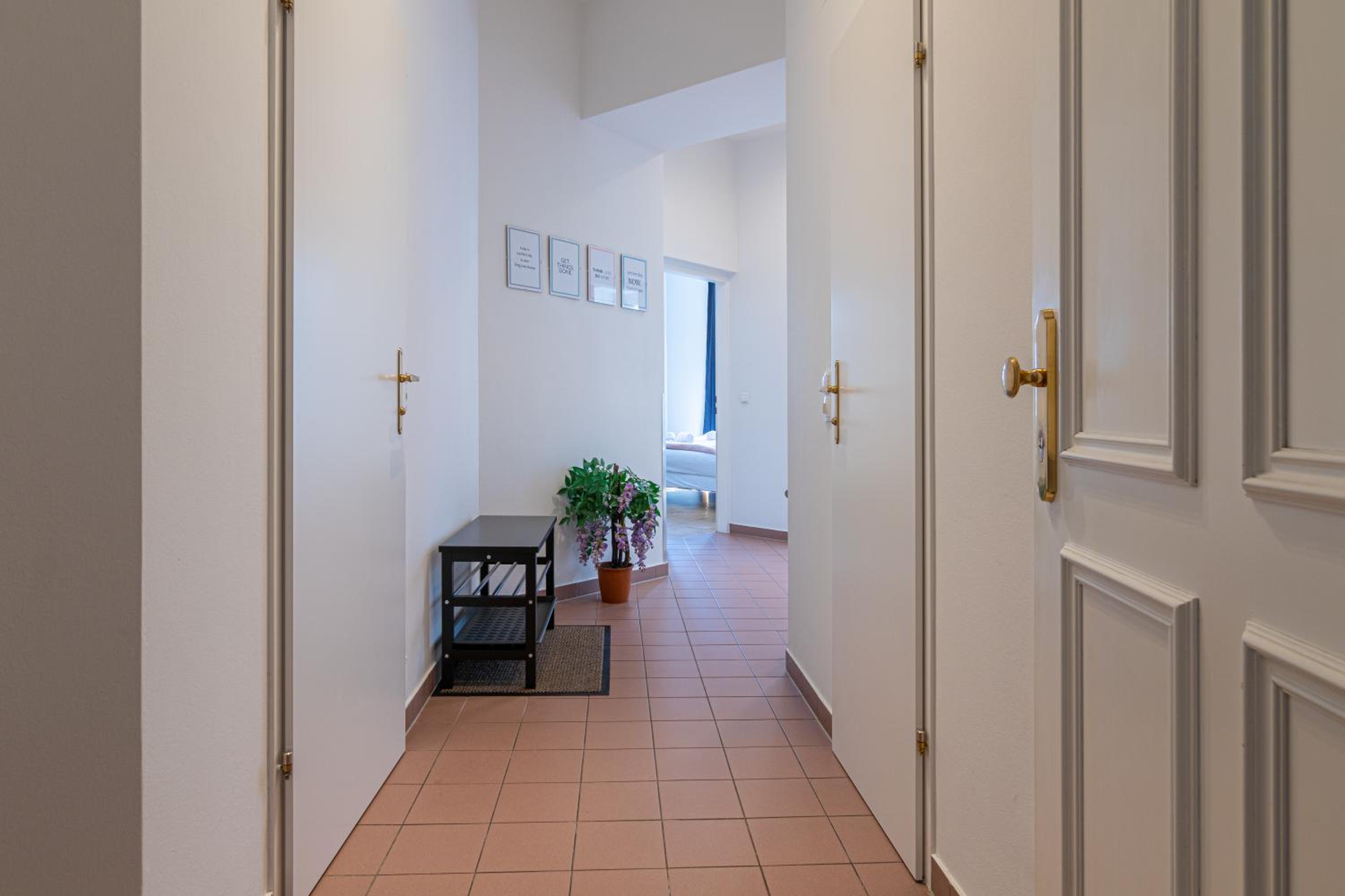 Yeshello Elegant Apartment near Central Vienna
